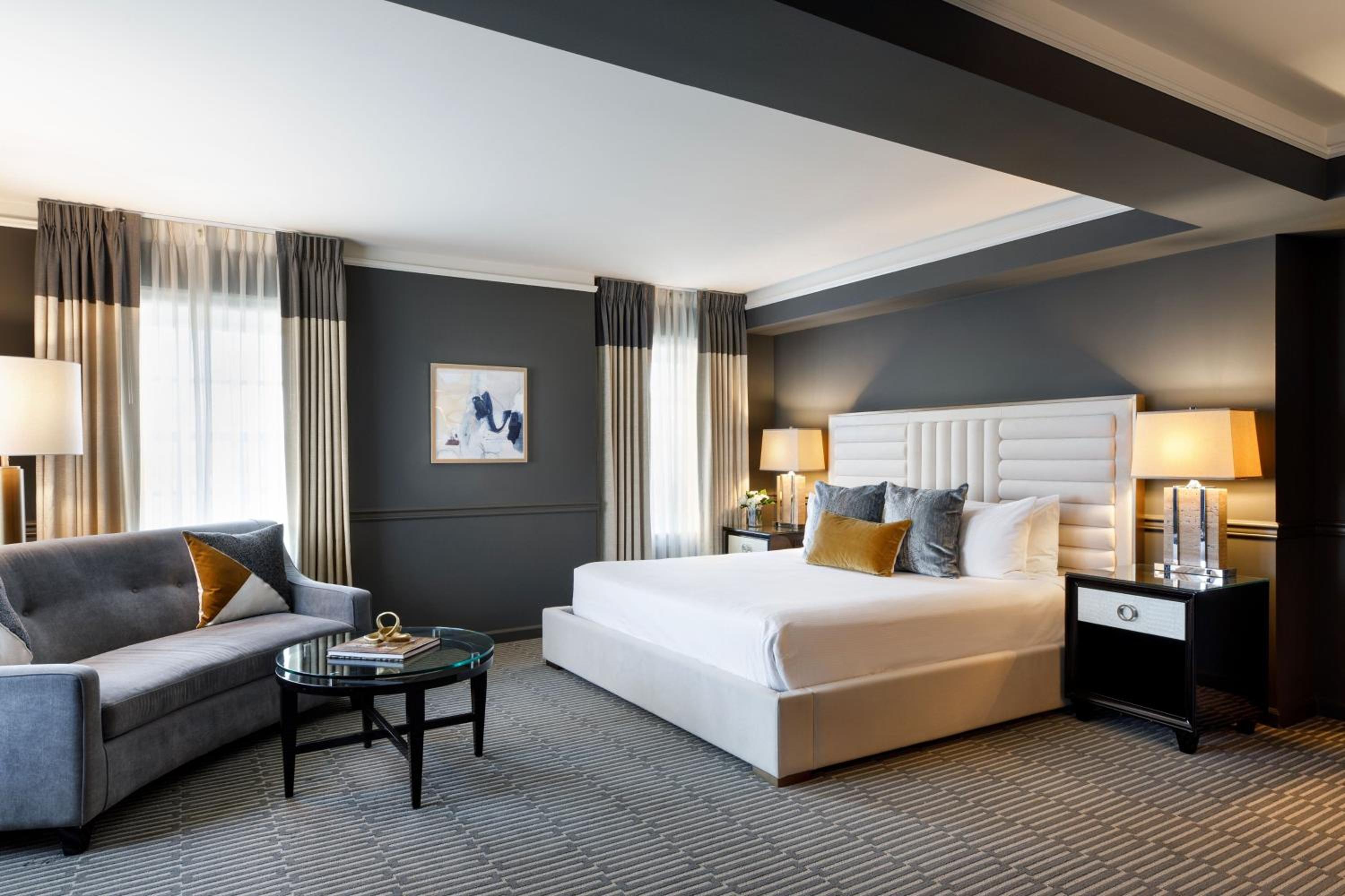 Deluxe King Room - Corner - Photo 2