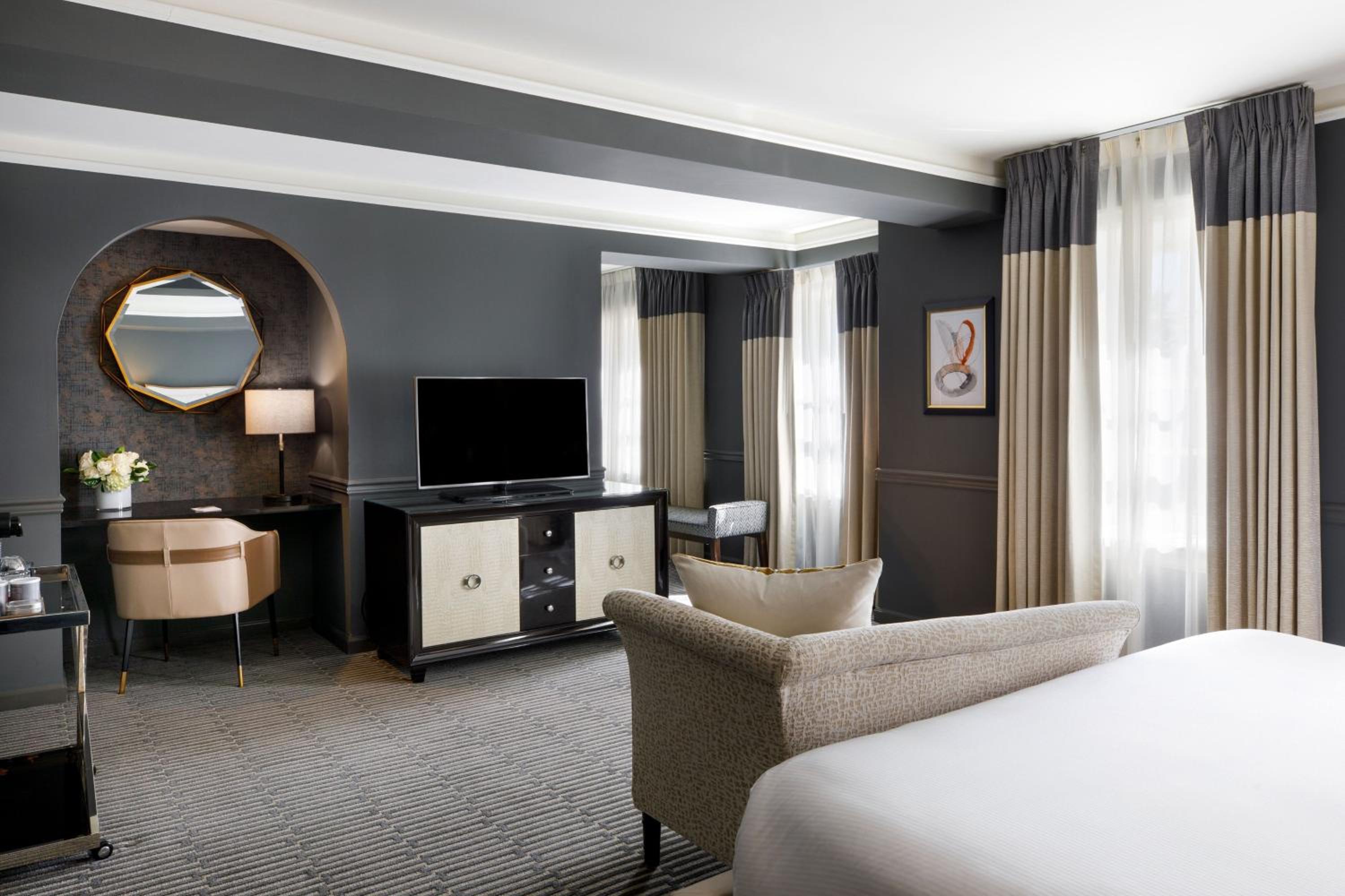 Executive King Room - Photo 2