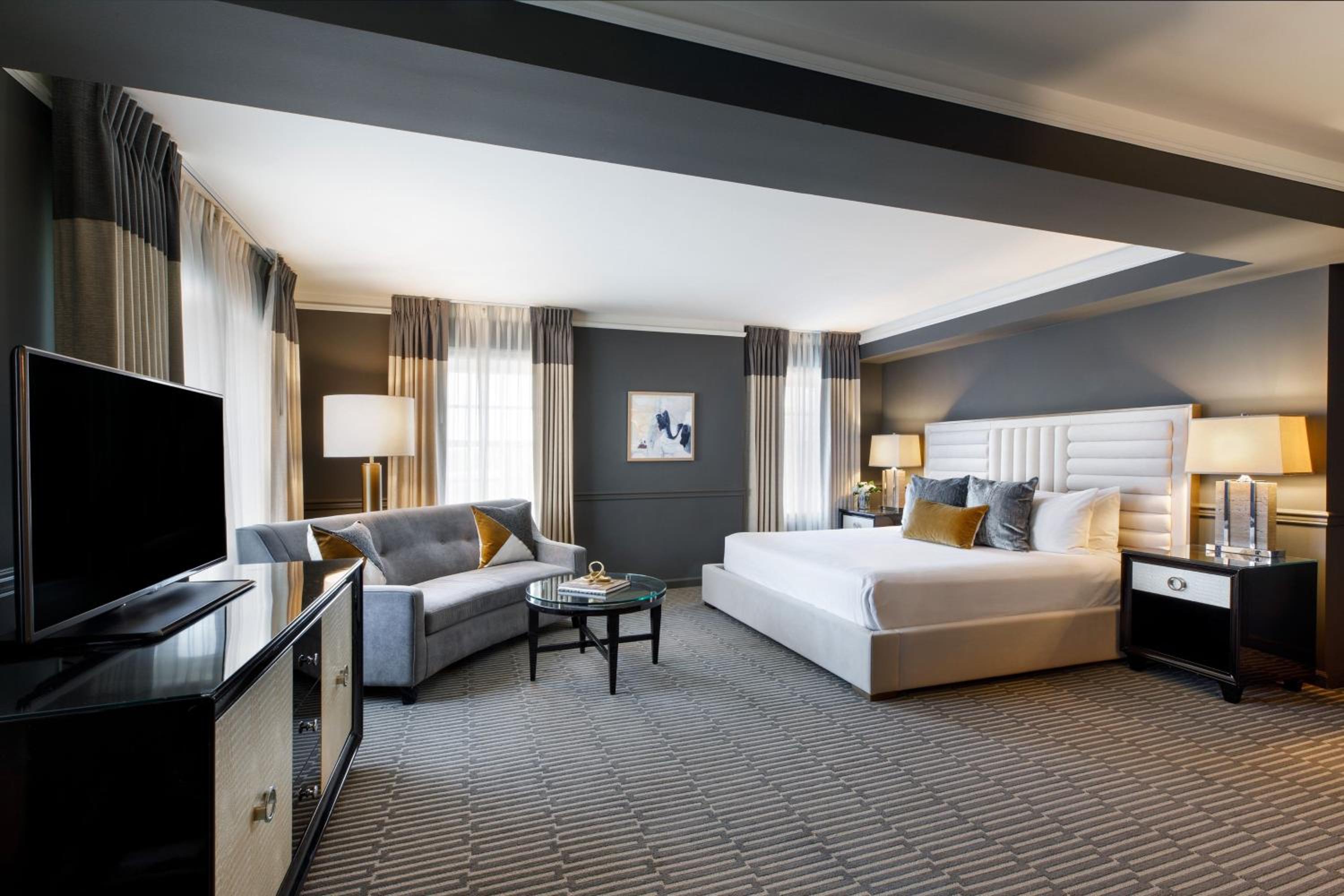 Deluxe King Room - Corner - Photo 4