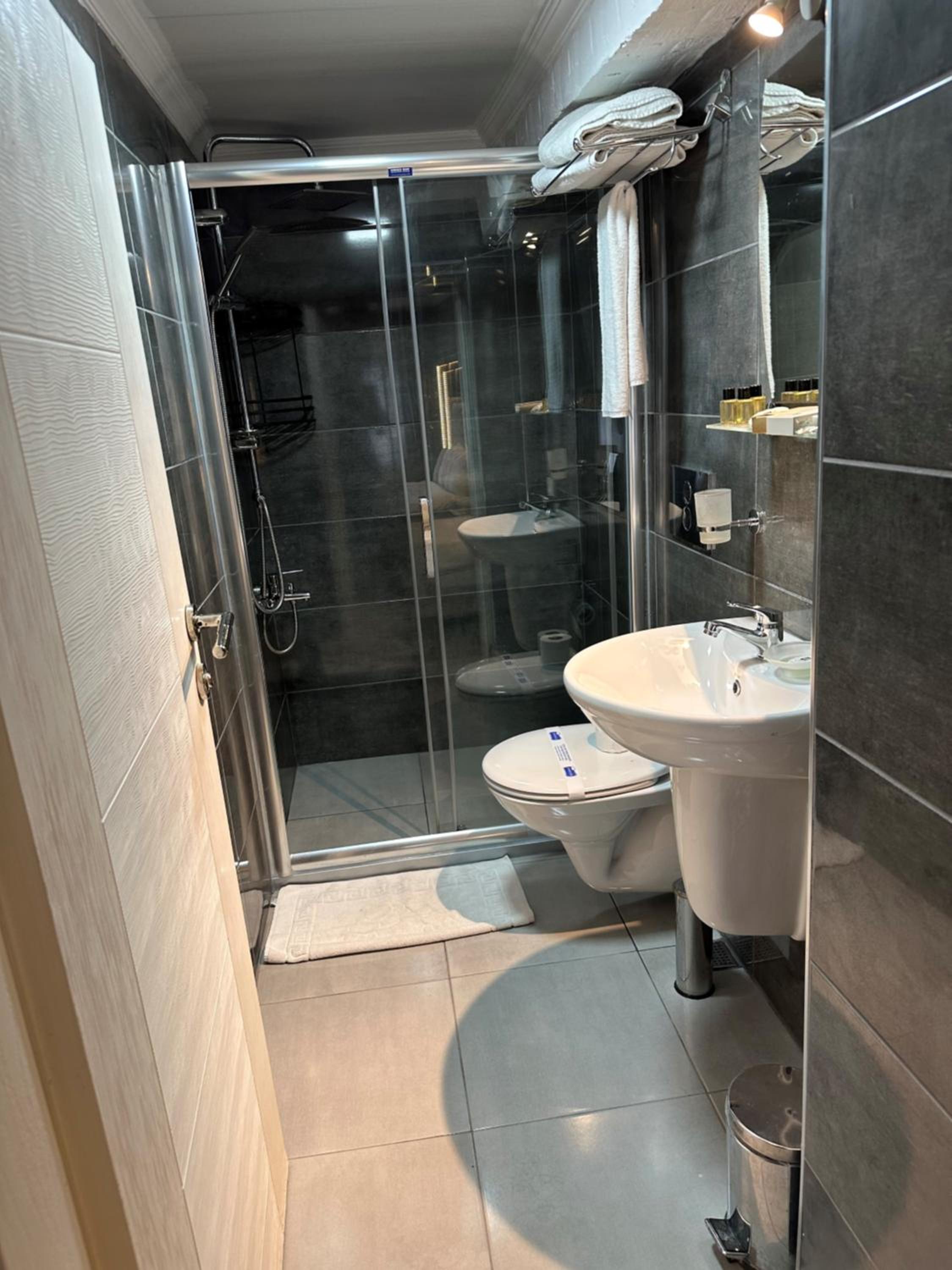 Standard Double or Twin Room photo 3