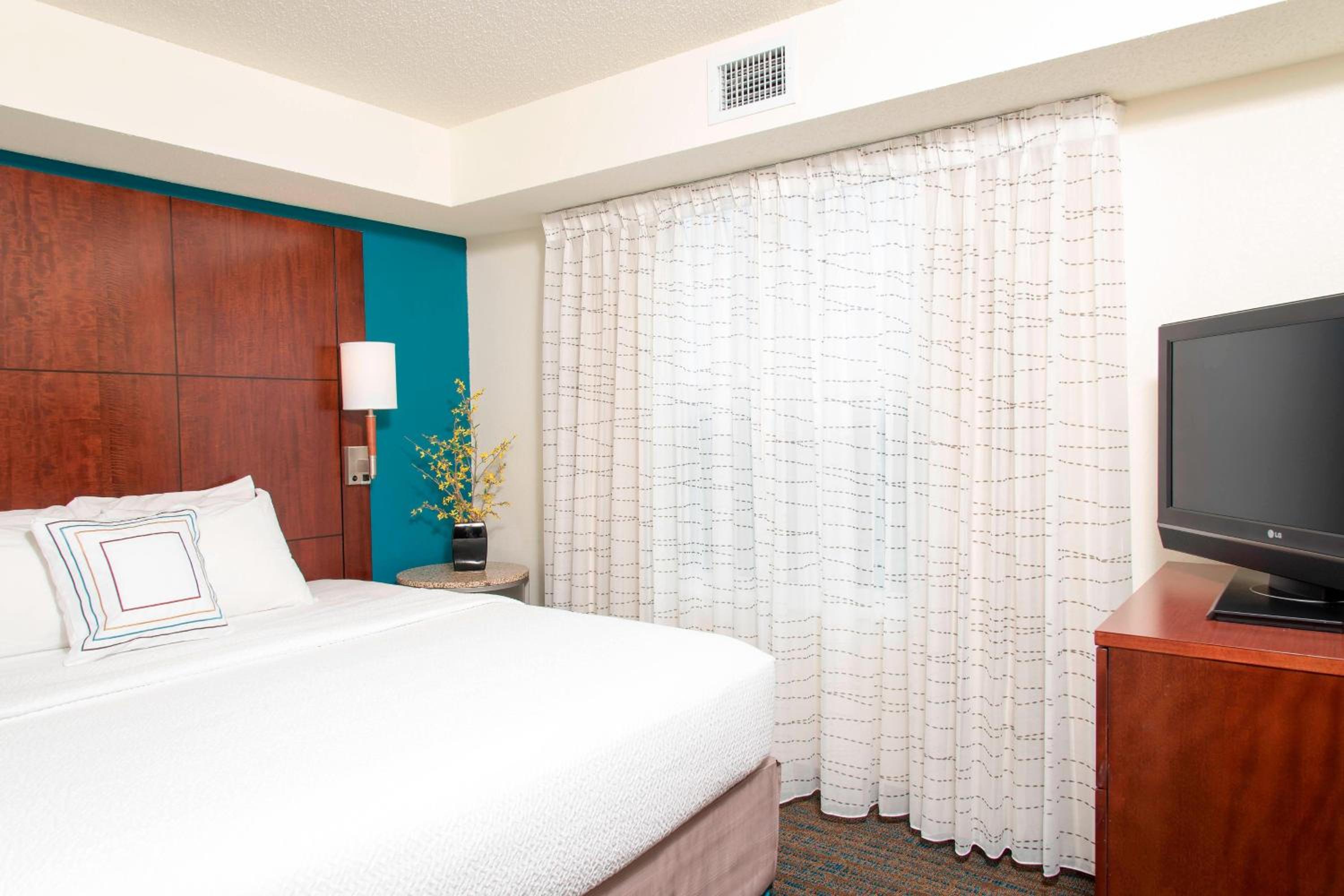 Two-Bedroom Suite - Photo 2