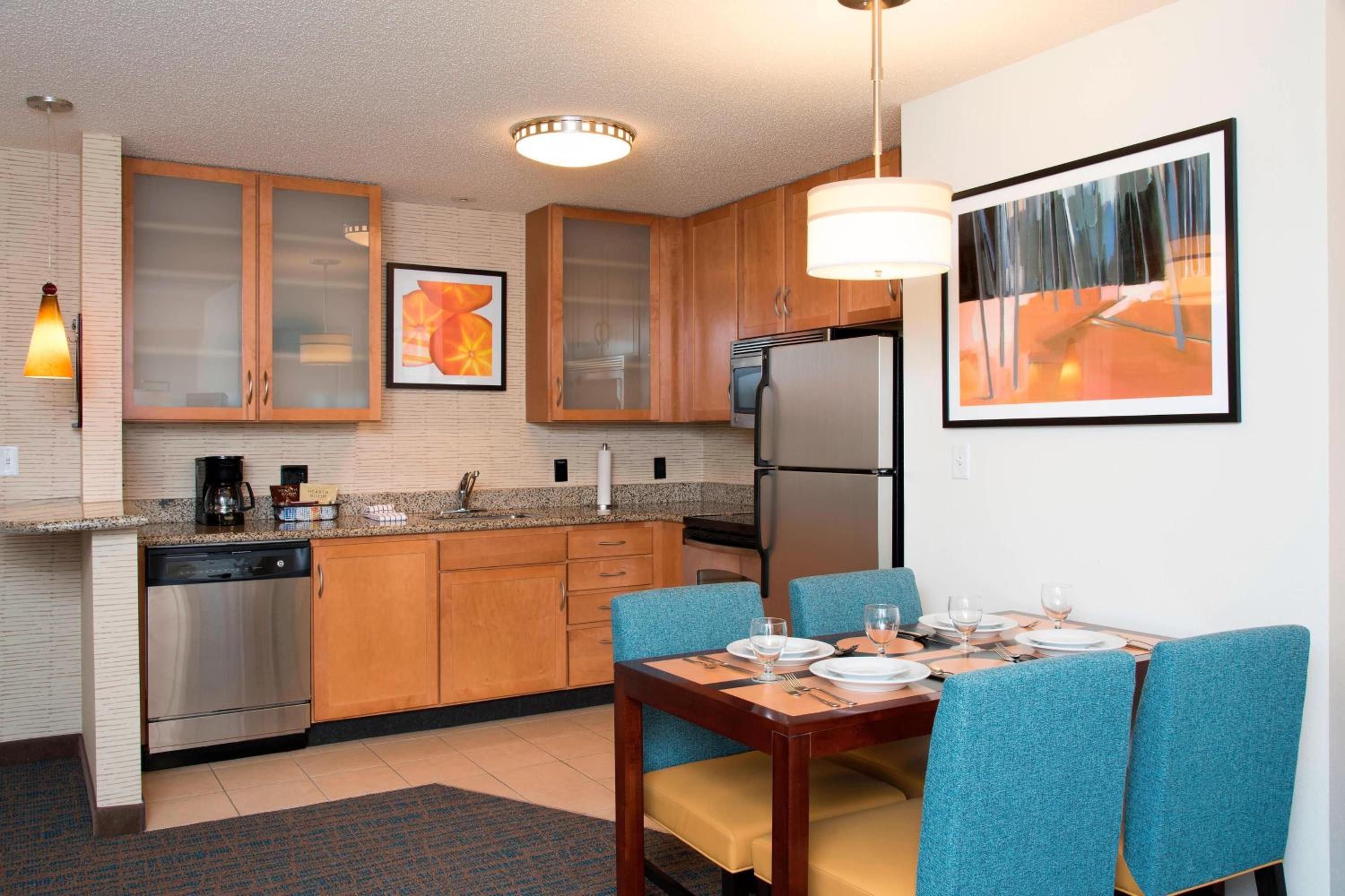 Two-Bedroom Suite - Photo 3