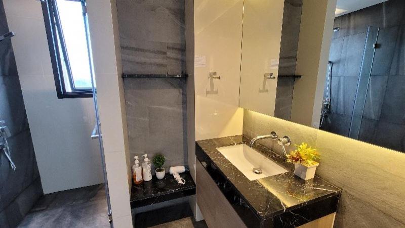 Deluxe Twin Room with Sea View - Photo 37