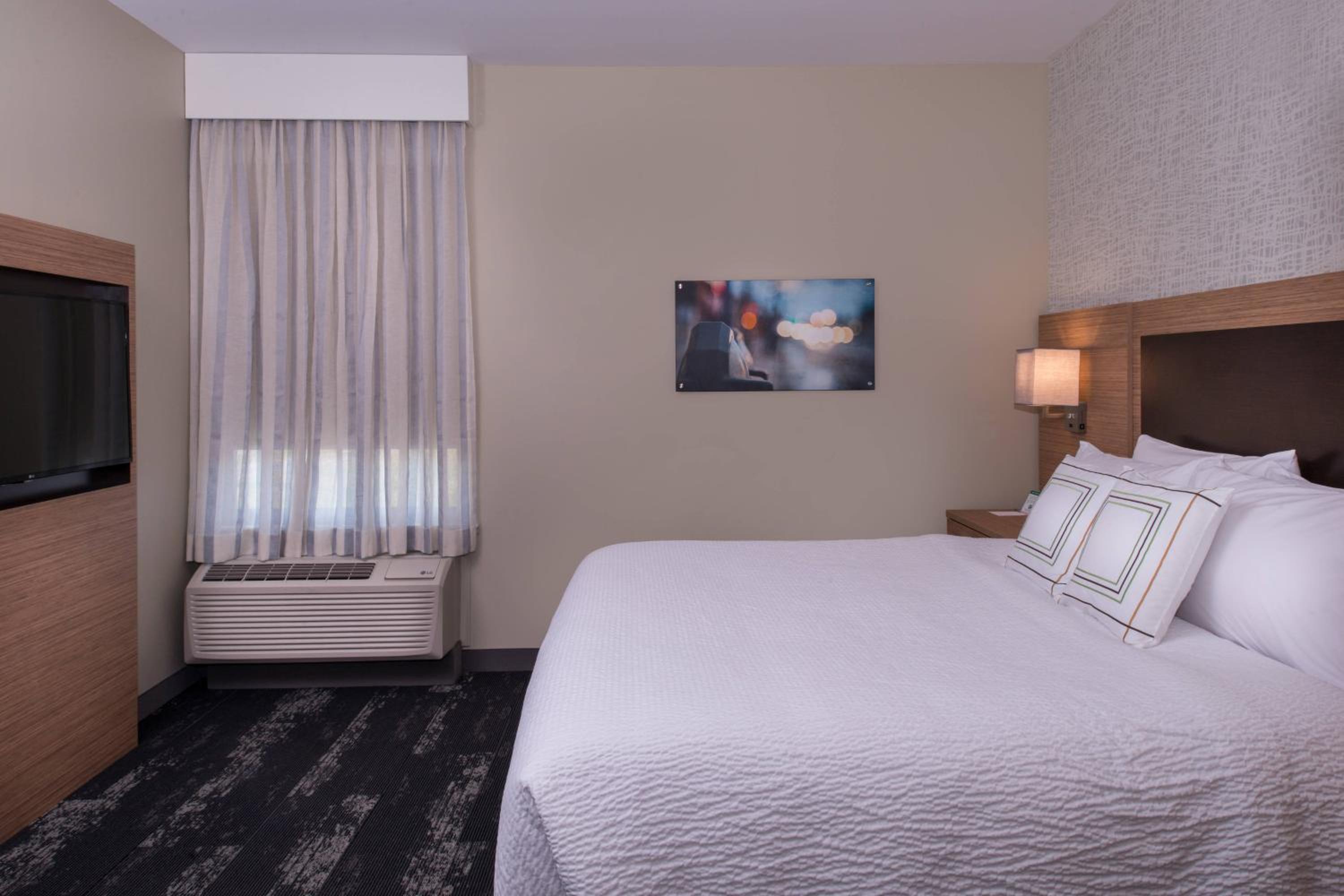 One-Bedroom King Suite photo 2