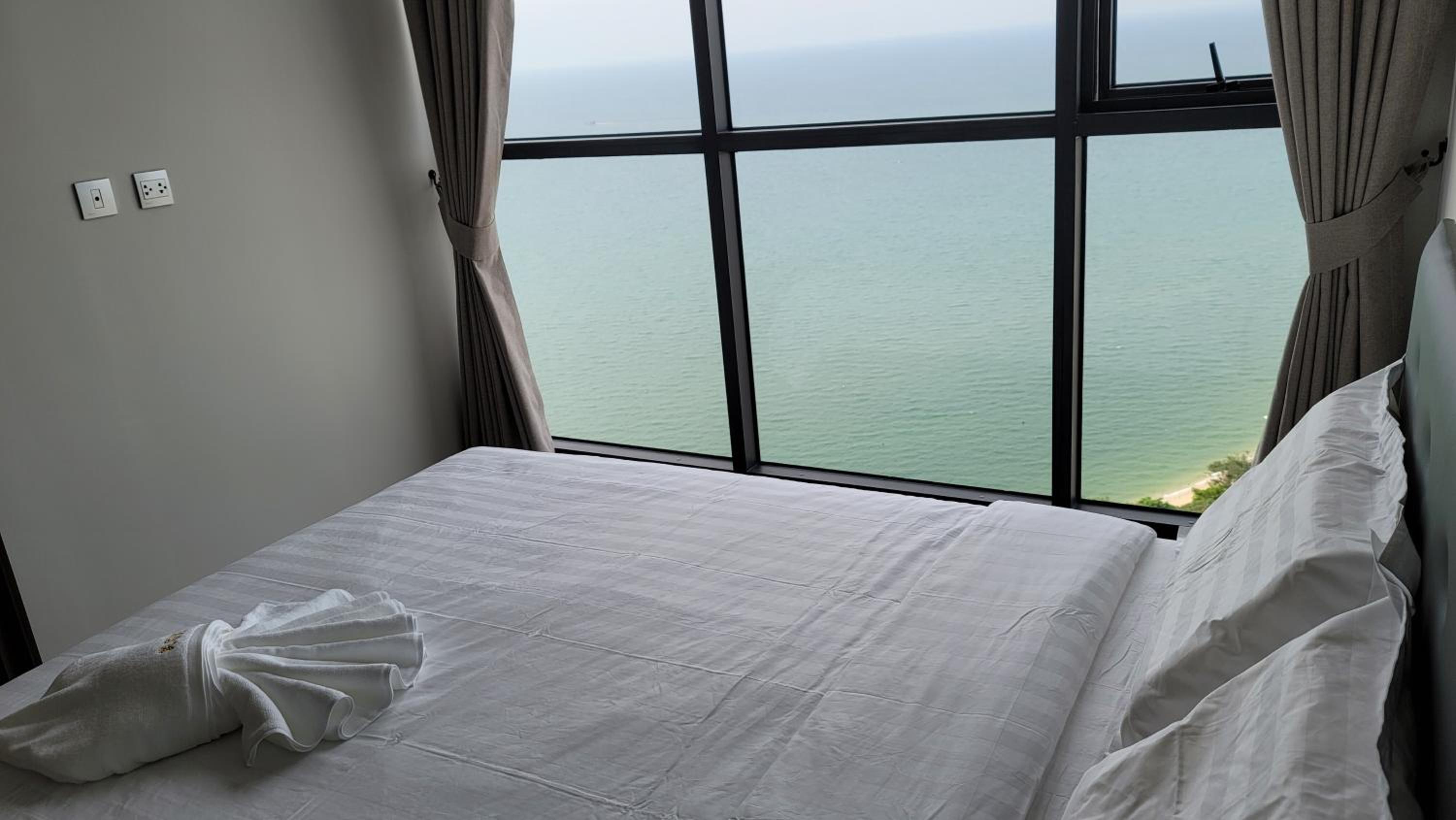 Deluxe Twin Room with Sea View - Photo 21