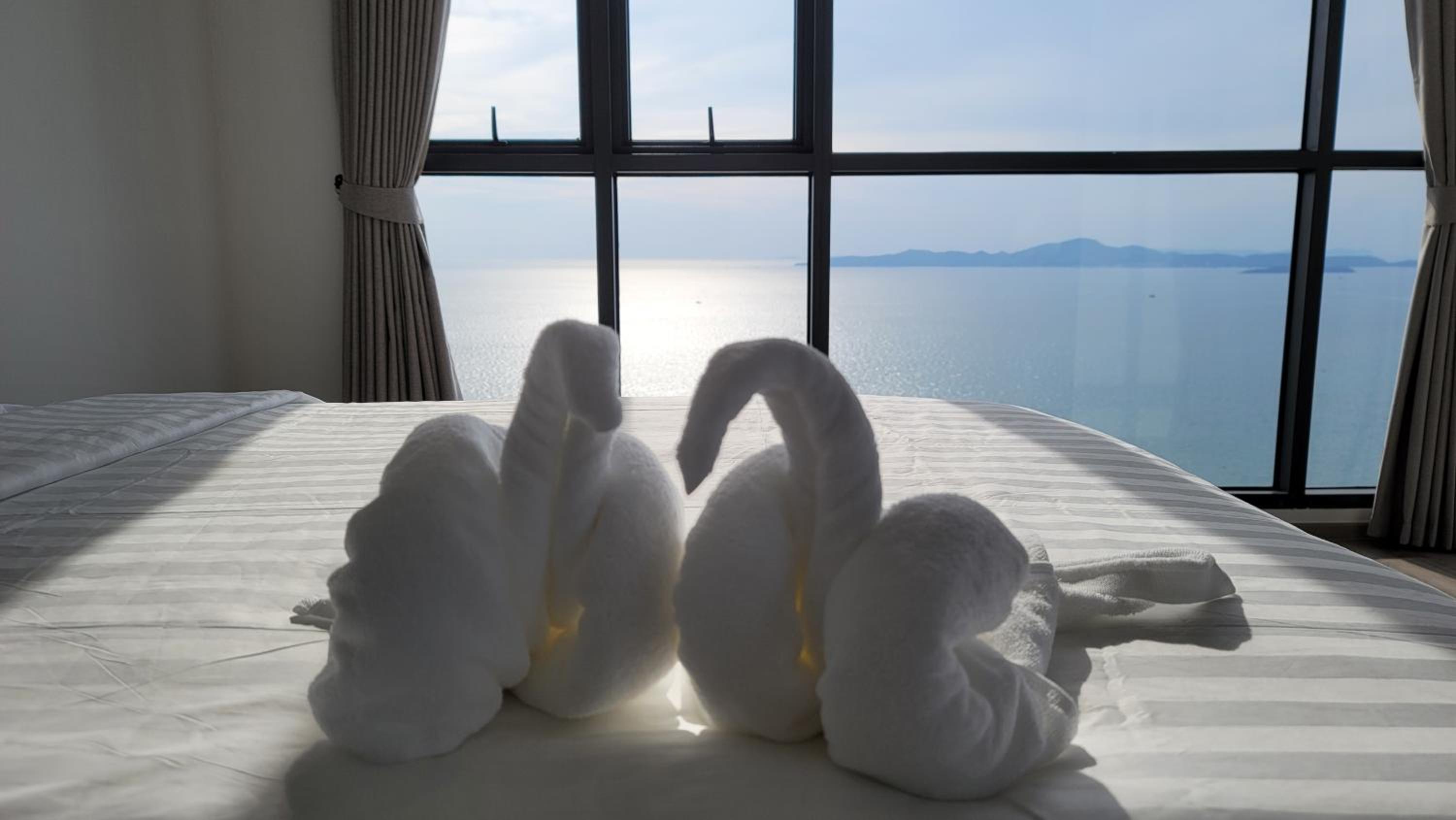 Deluxe Twin Room with Sea View - Photo 31