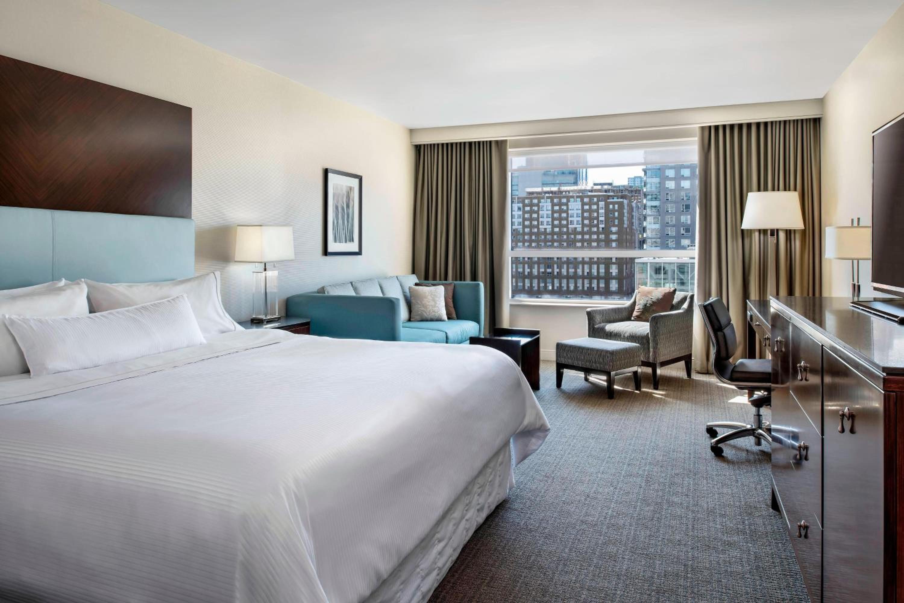 Executive King Room, Larger Guest room, 1 King, Sofa bed - Photo 3