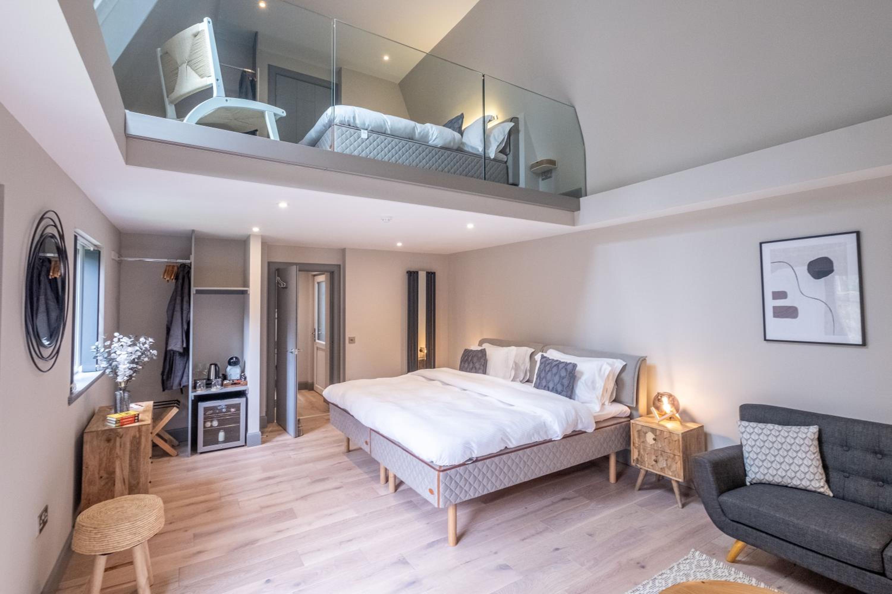 Two-Bedroom Suite - Photo 5