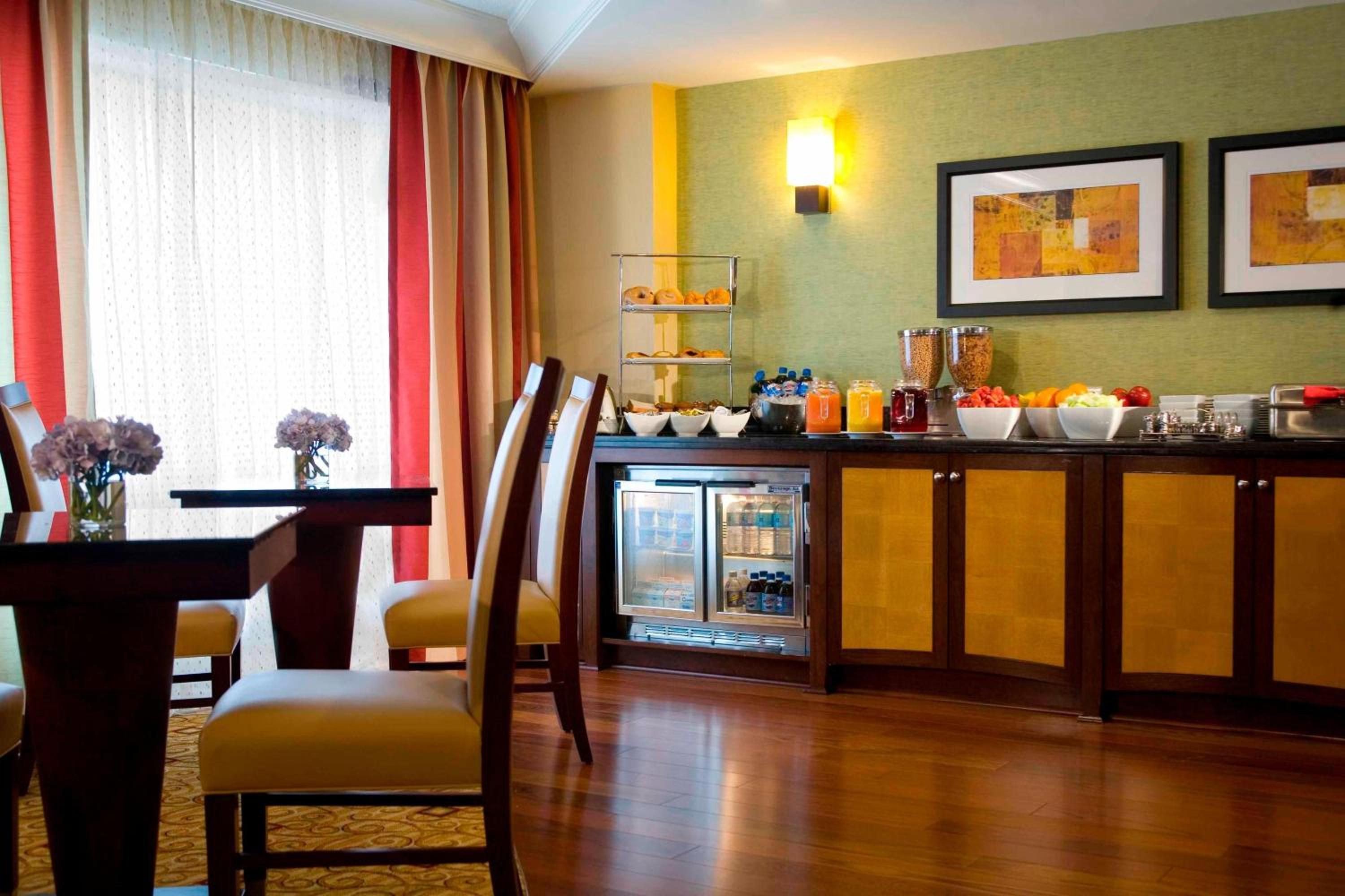 King Room - Concierge Level - Photo 6