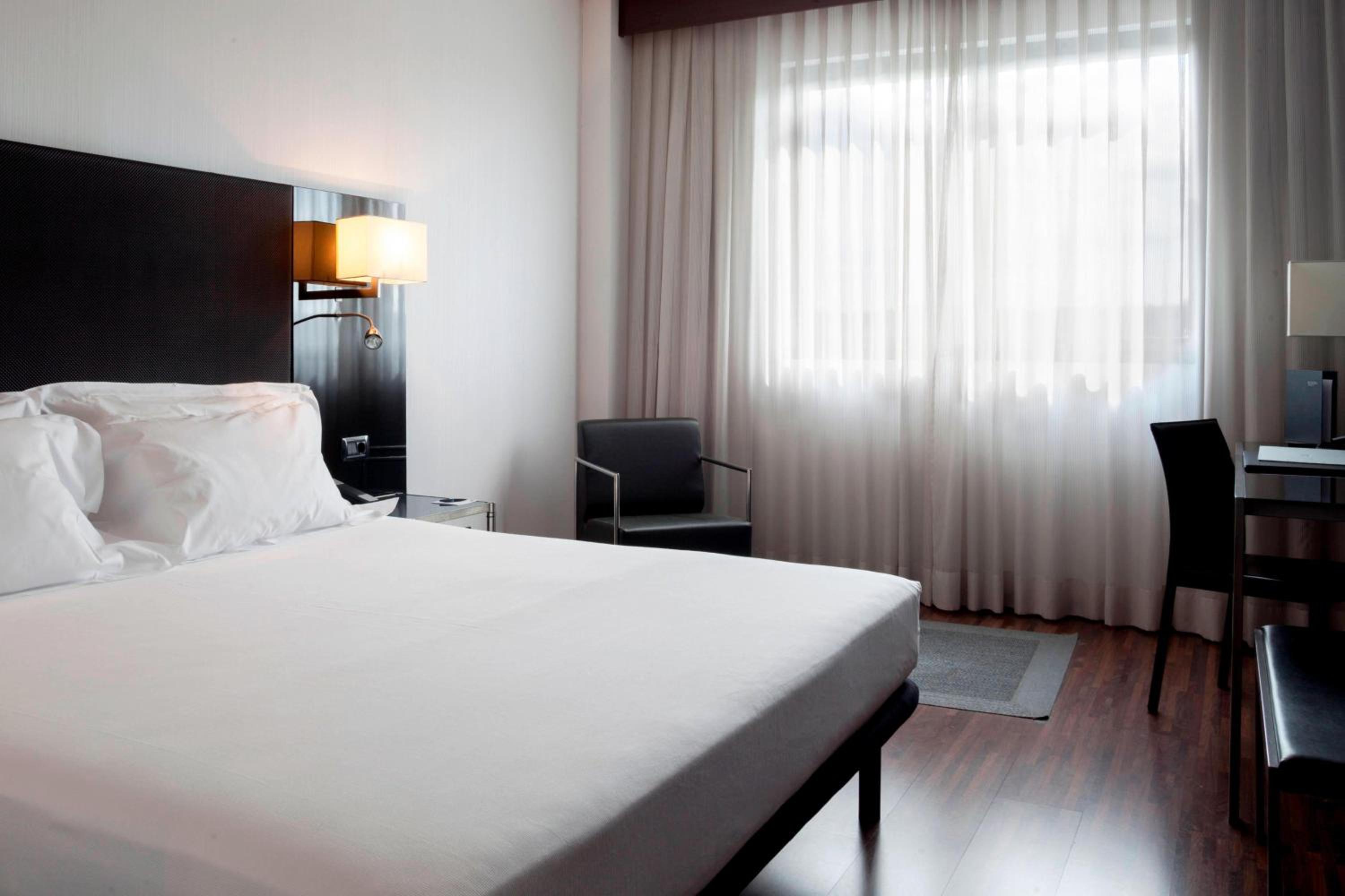 Standard Plus King Room, Guest room, 1 King - Photo 2