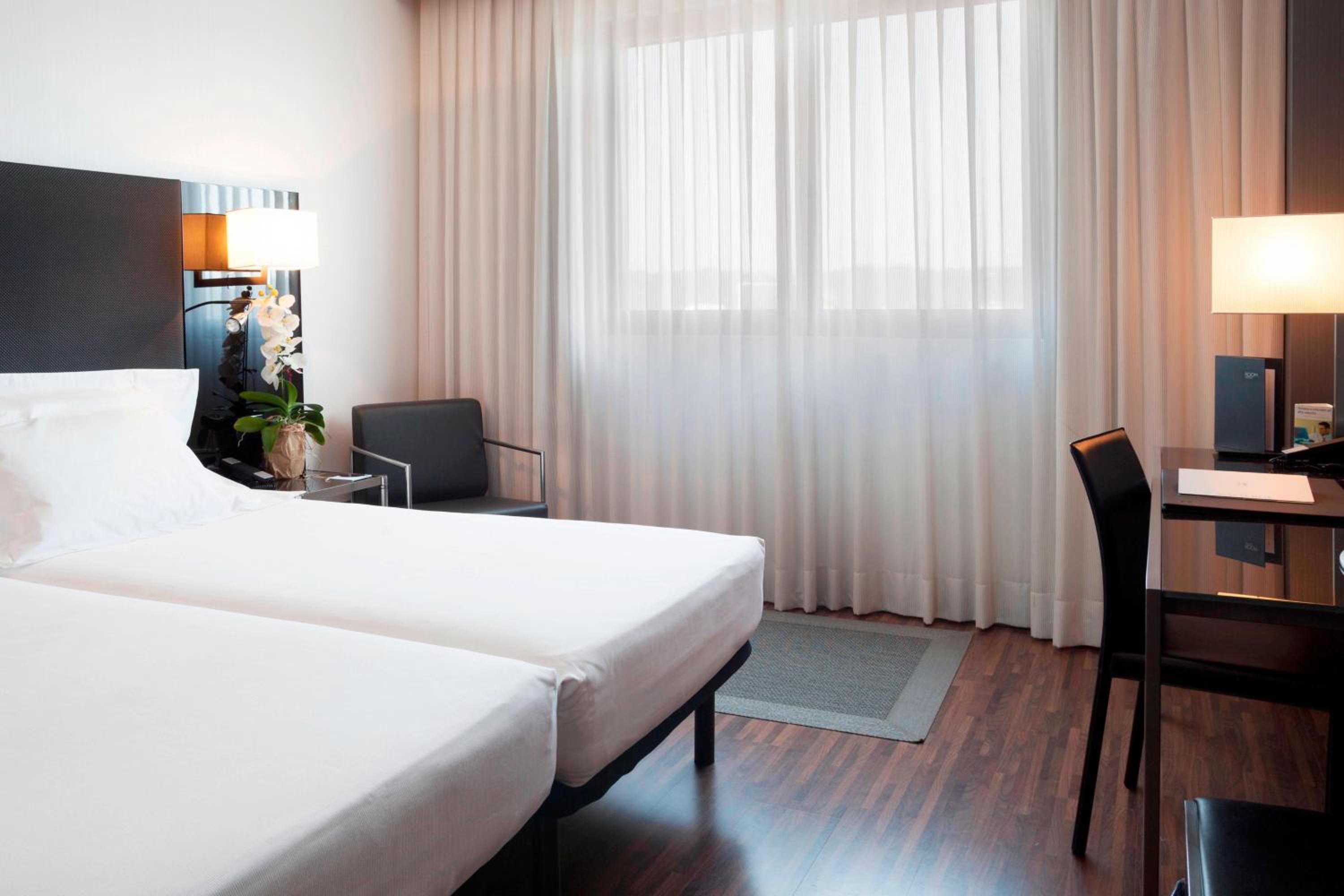 Standard King Room, Guest room, 1 King - Photo 3