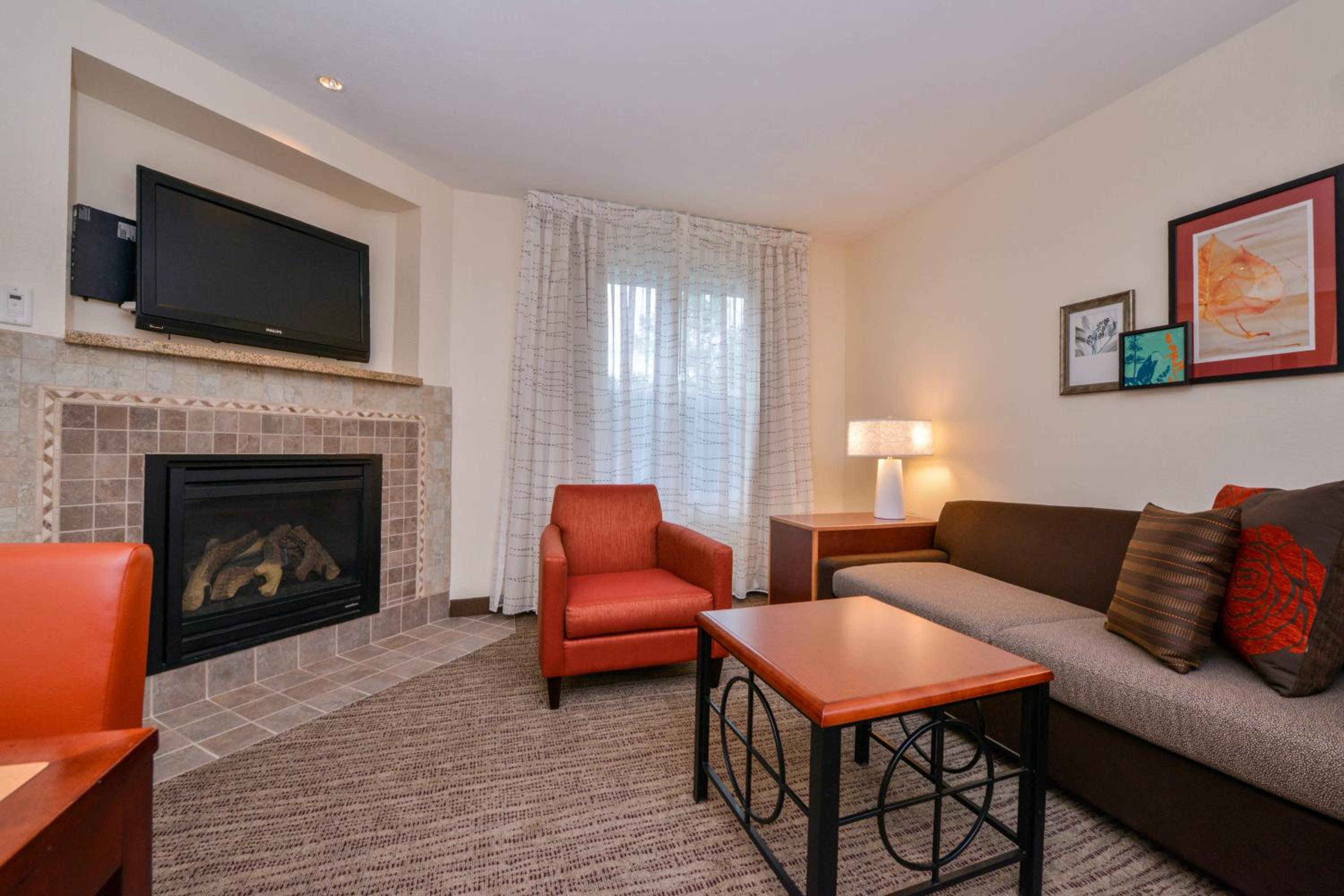 Executive King Room with Sofa Bed - Photo 4
