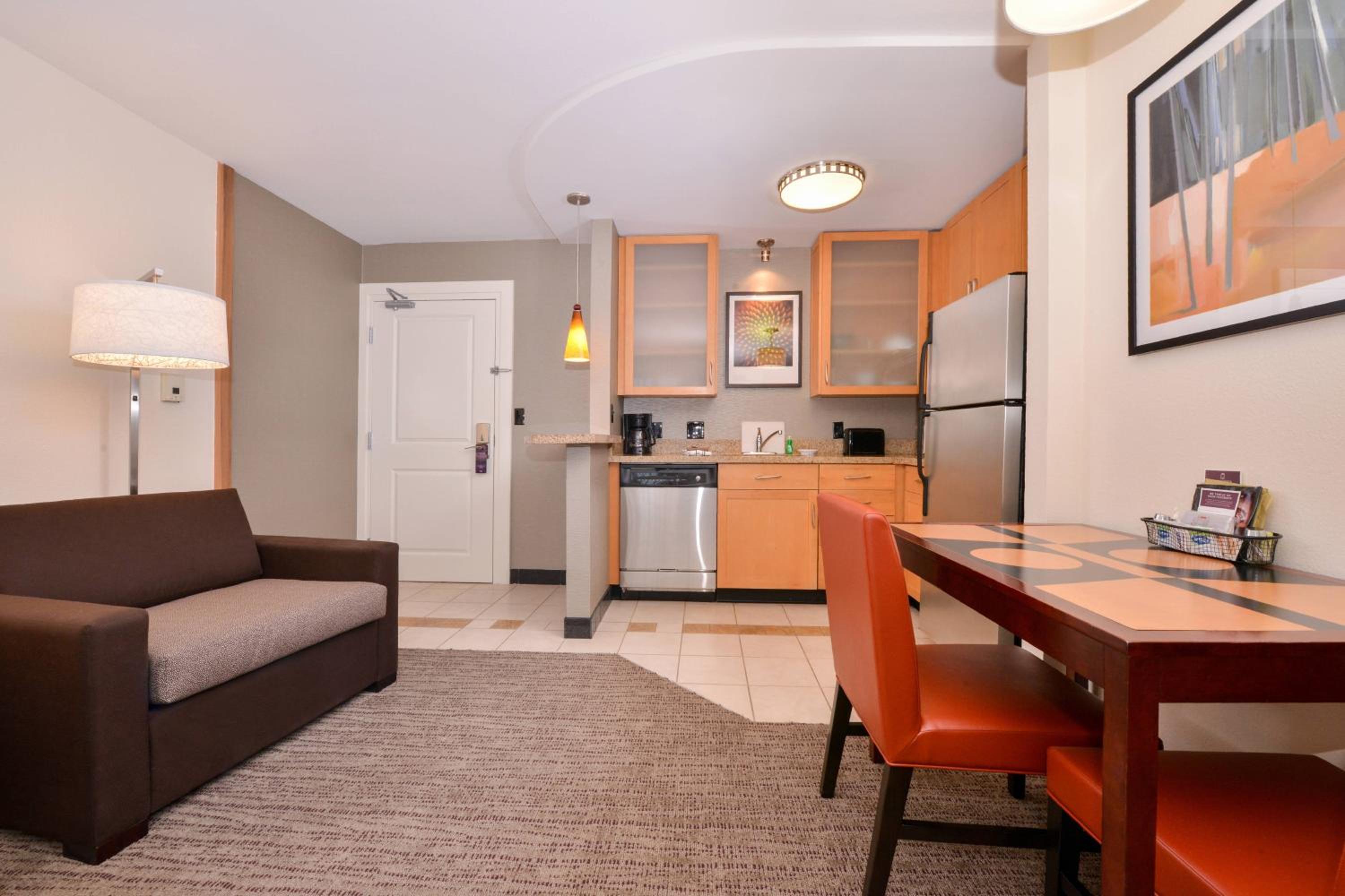 Family Room with One Queen Bed and Two Twin Beds - Photo 6