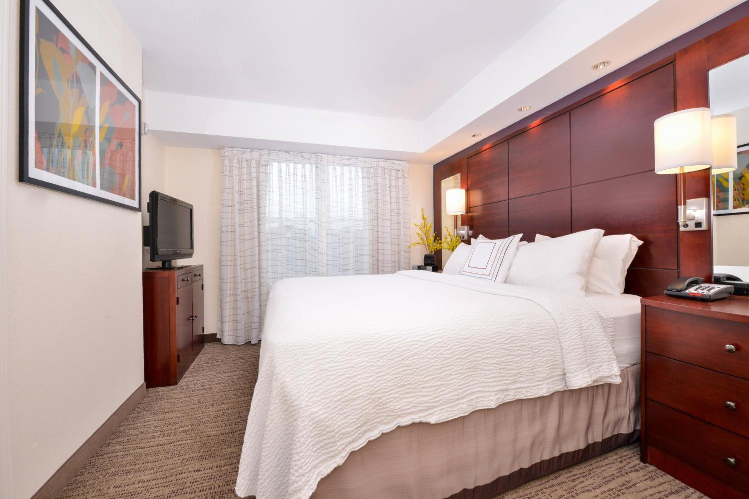 One-Bedroom King Suite - Photo 7