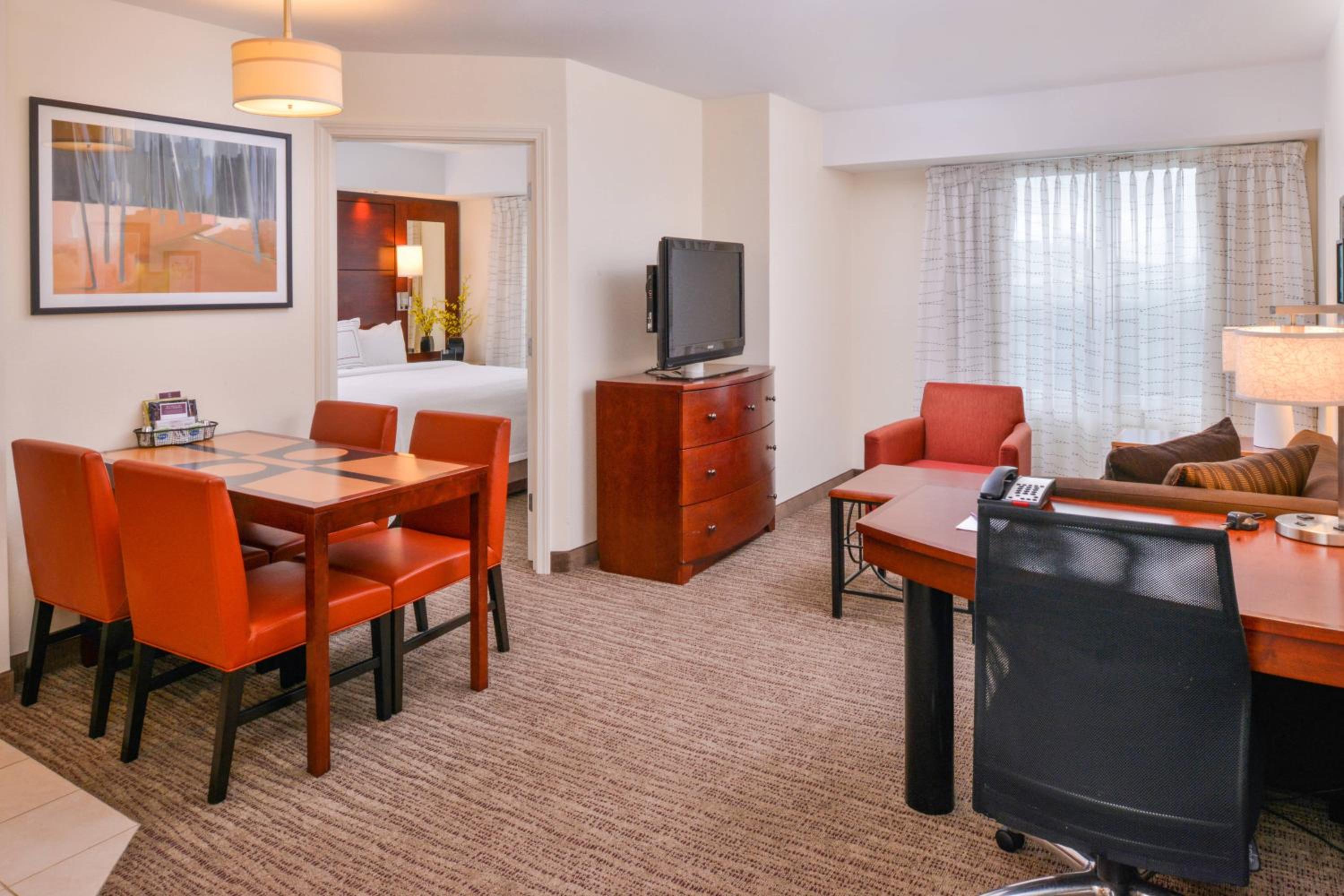 Two-Bedroom Suite - Photo 2