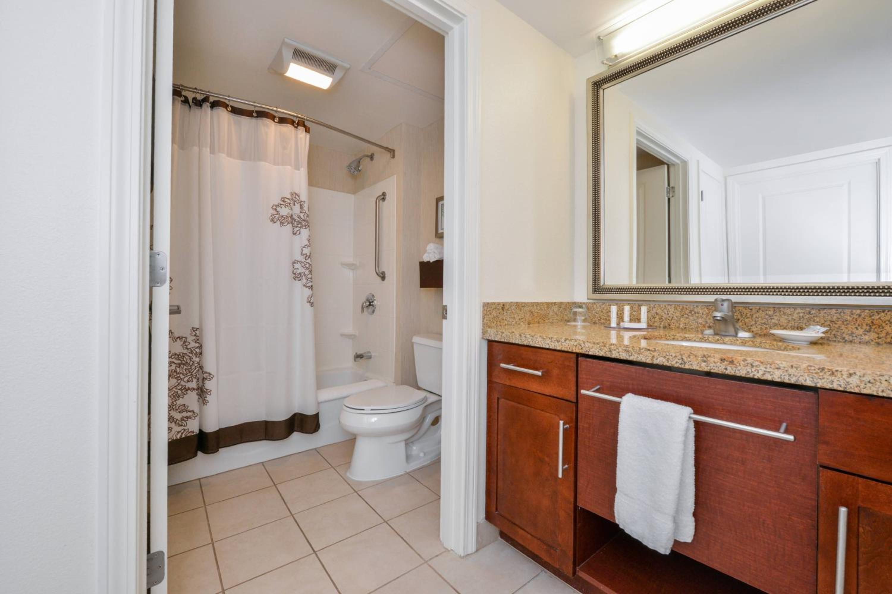 One-Bedroom King Suite - Photo 5
