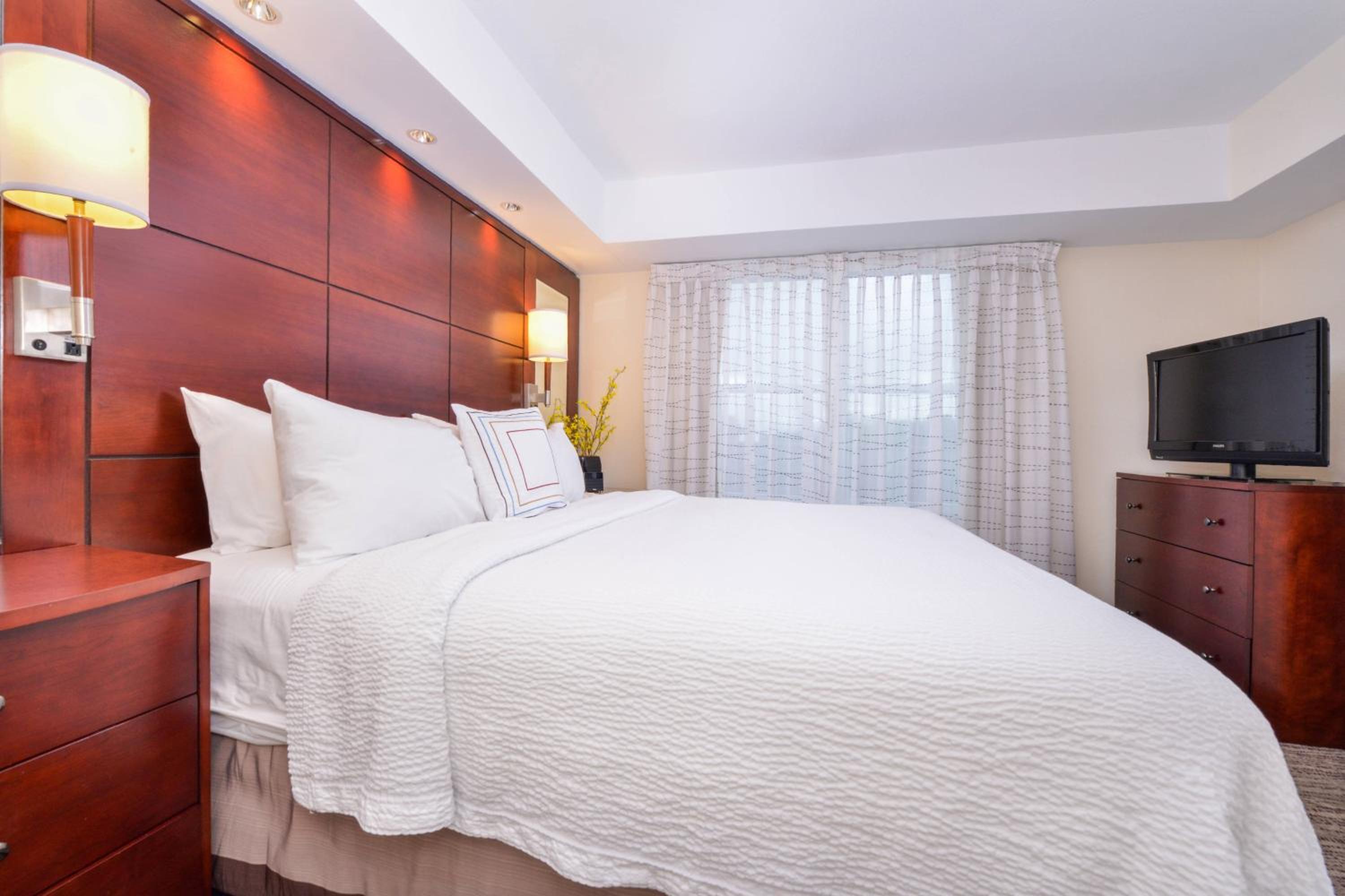 Two-Bedroom Suite - Photo 3