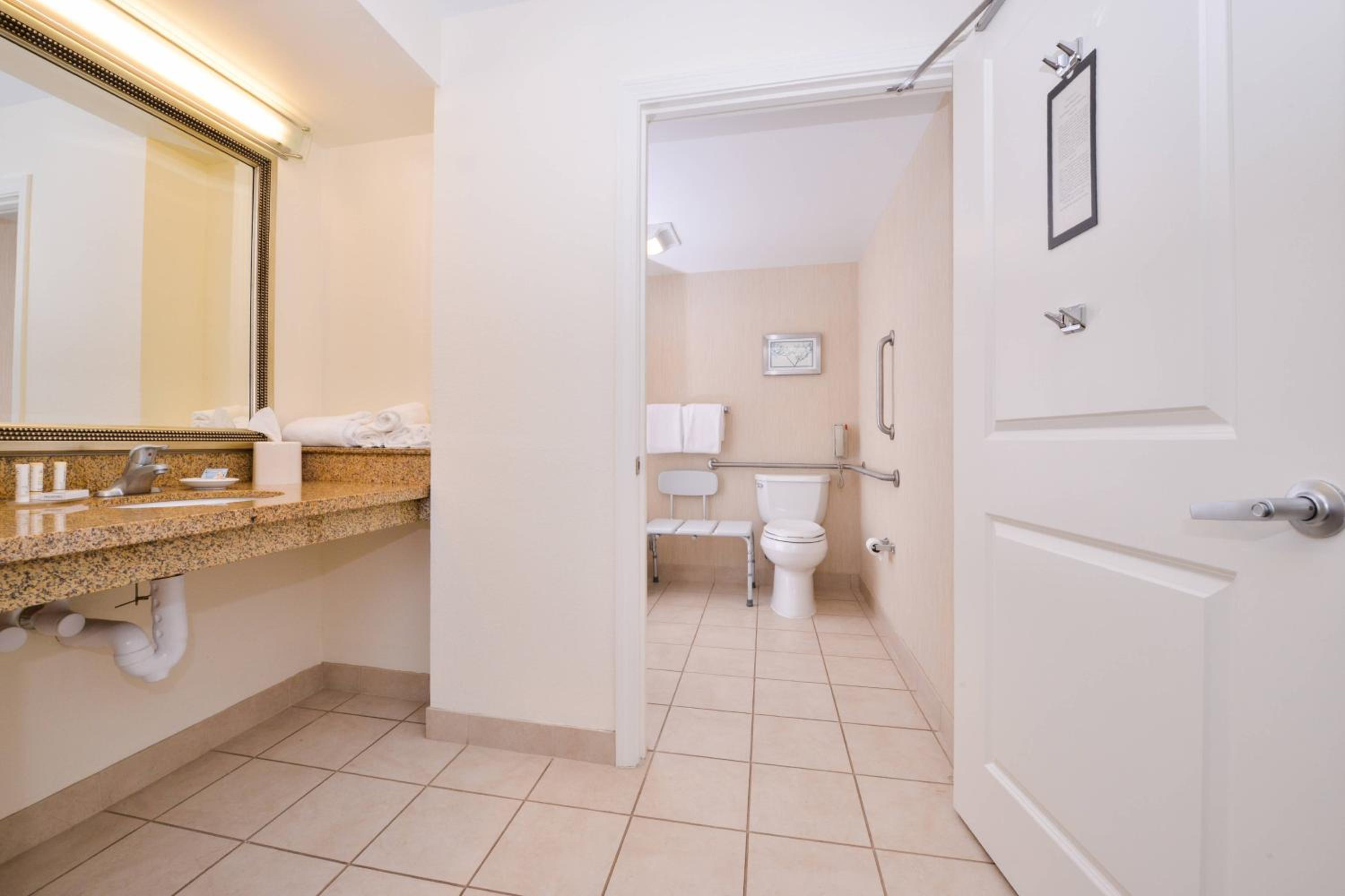One-Bedroom King Suite - Photo 2