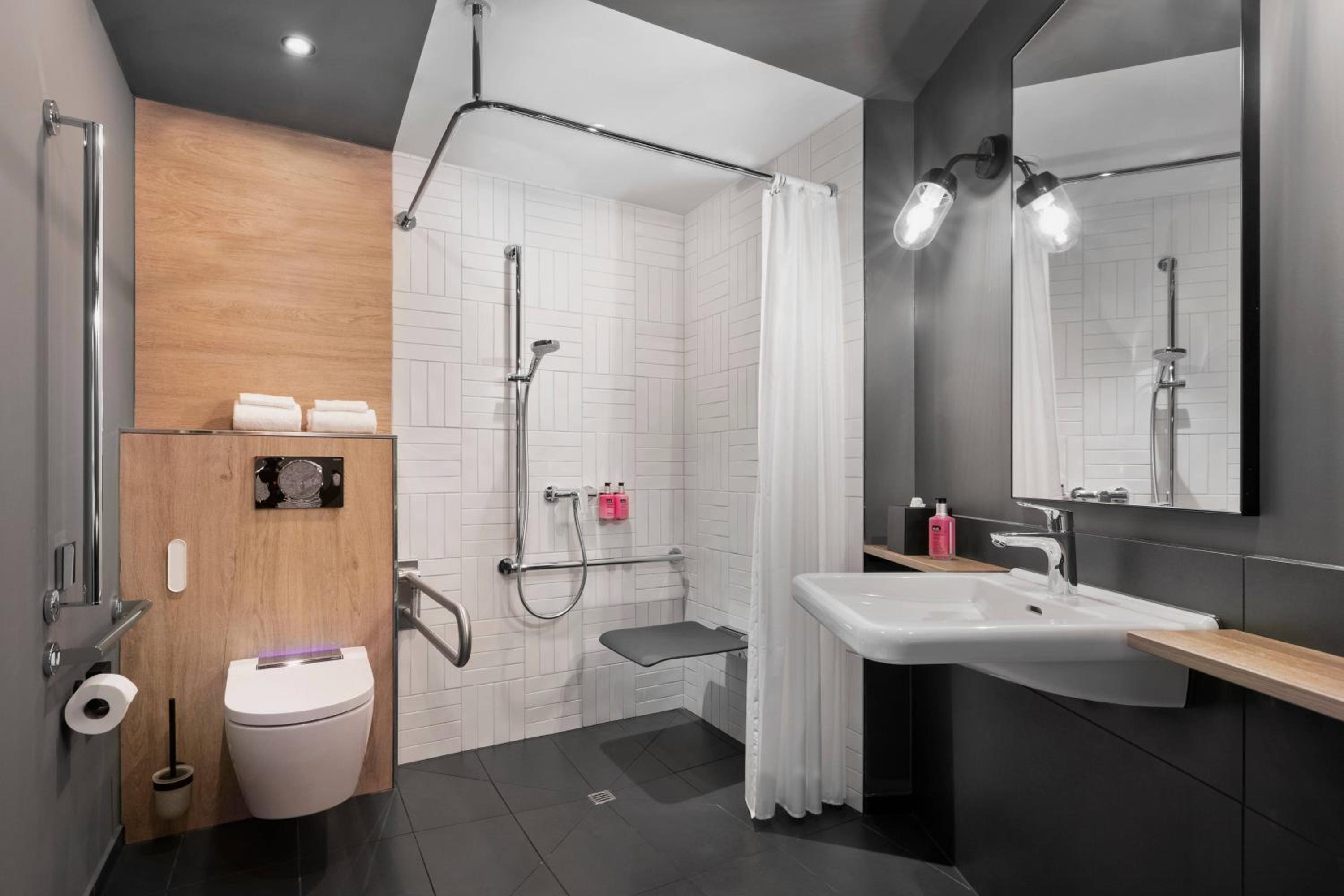Moxy Sleeper Guest Room with 1 Queen - Photo 5