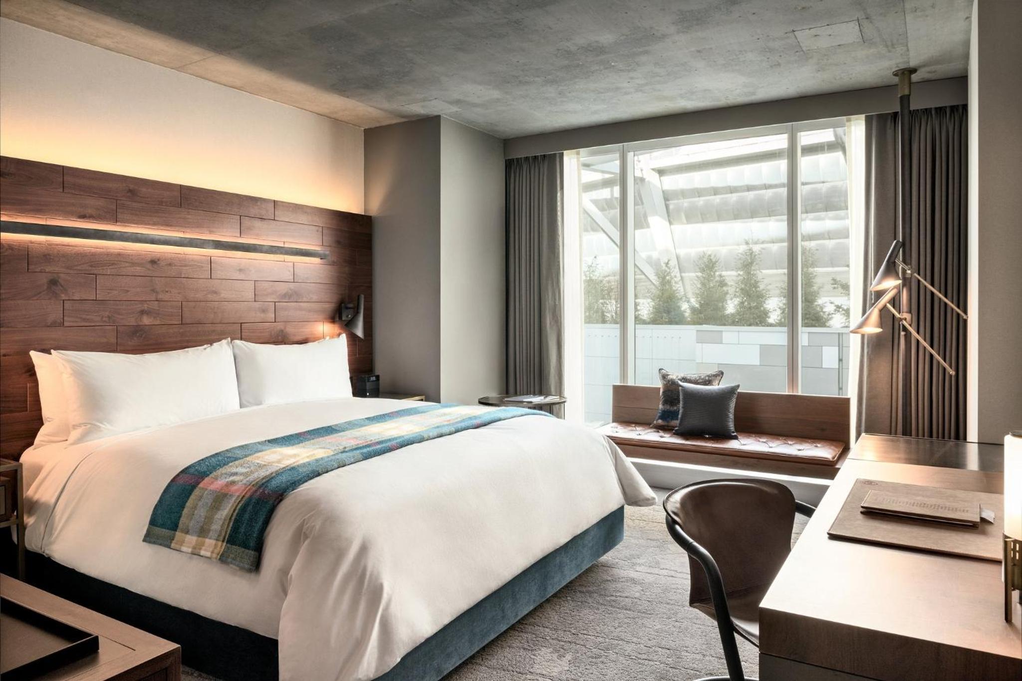 Guest room, 1 King, Stadium view