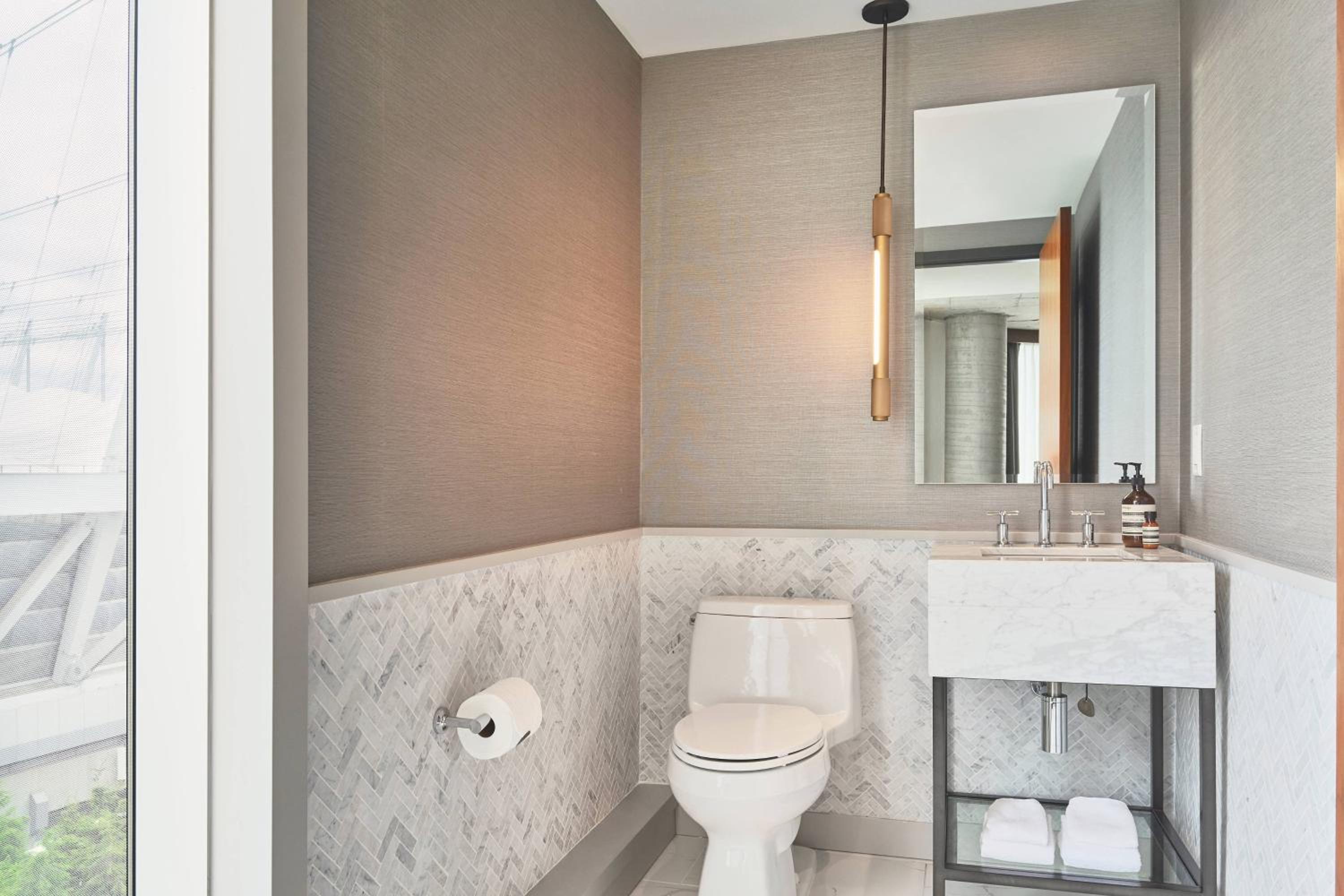 One-Bedroom Suite thumbnail 6