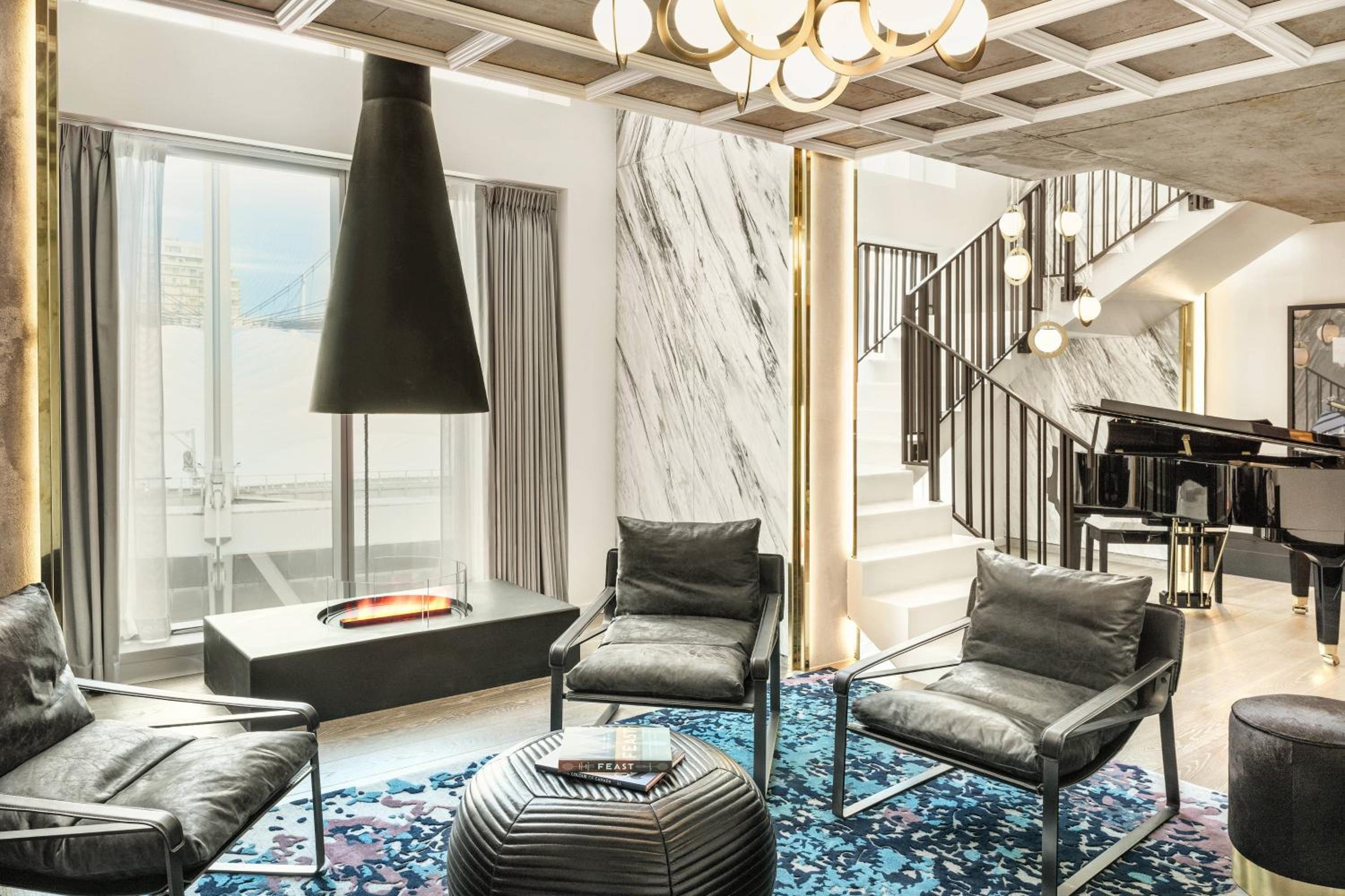 One-Bedroom Bi-level King Suite with Stadium View