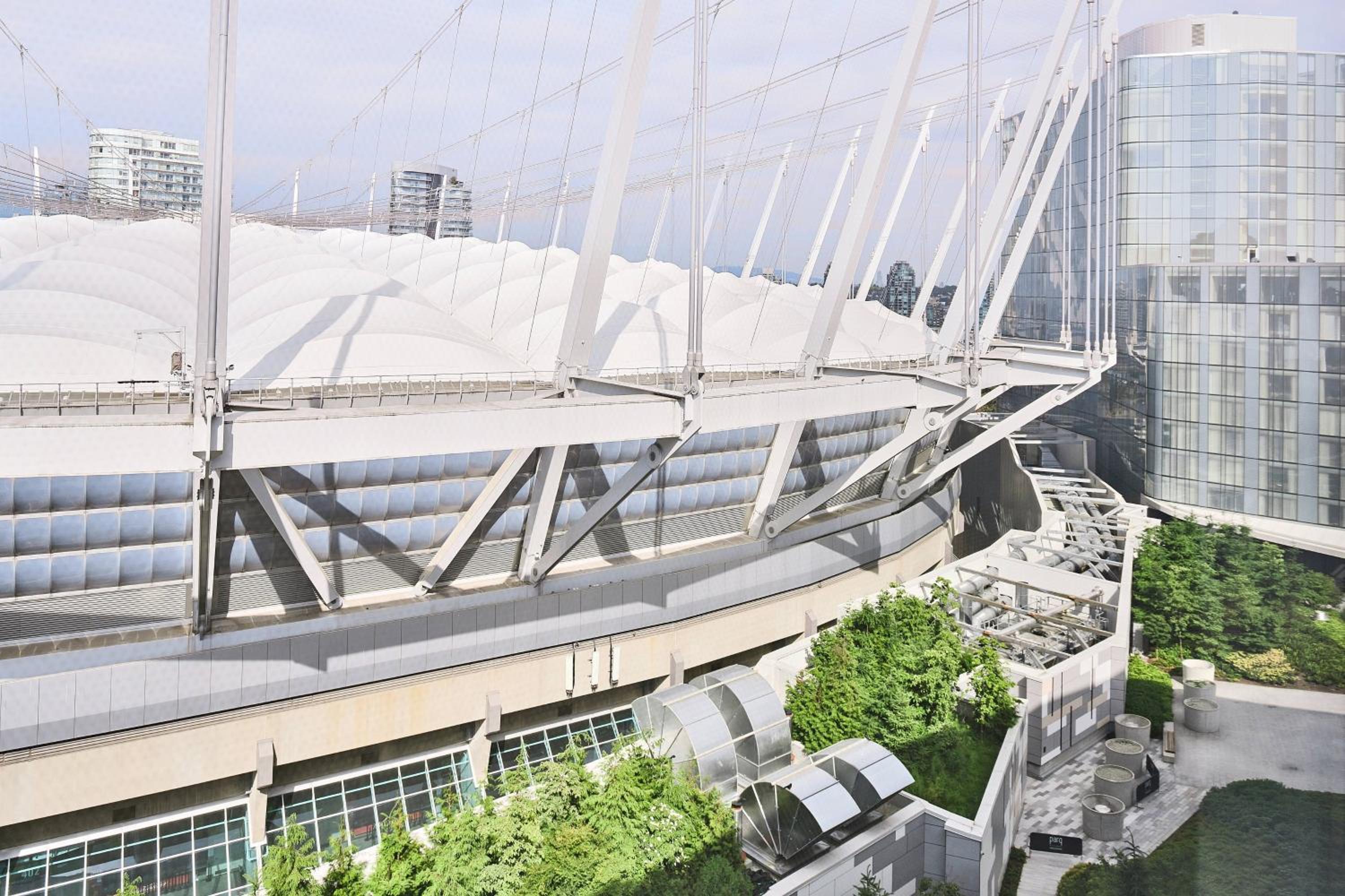 One-Bedroom Bi-level King Suite with Stadium View