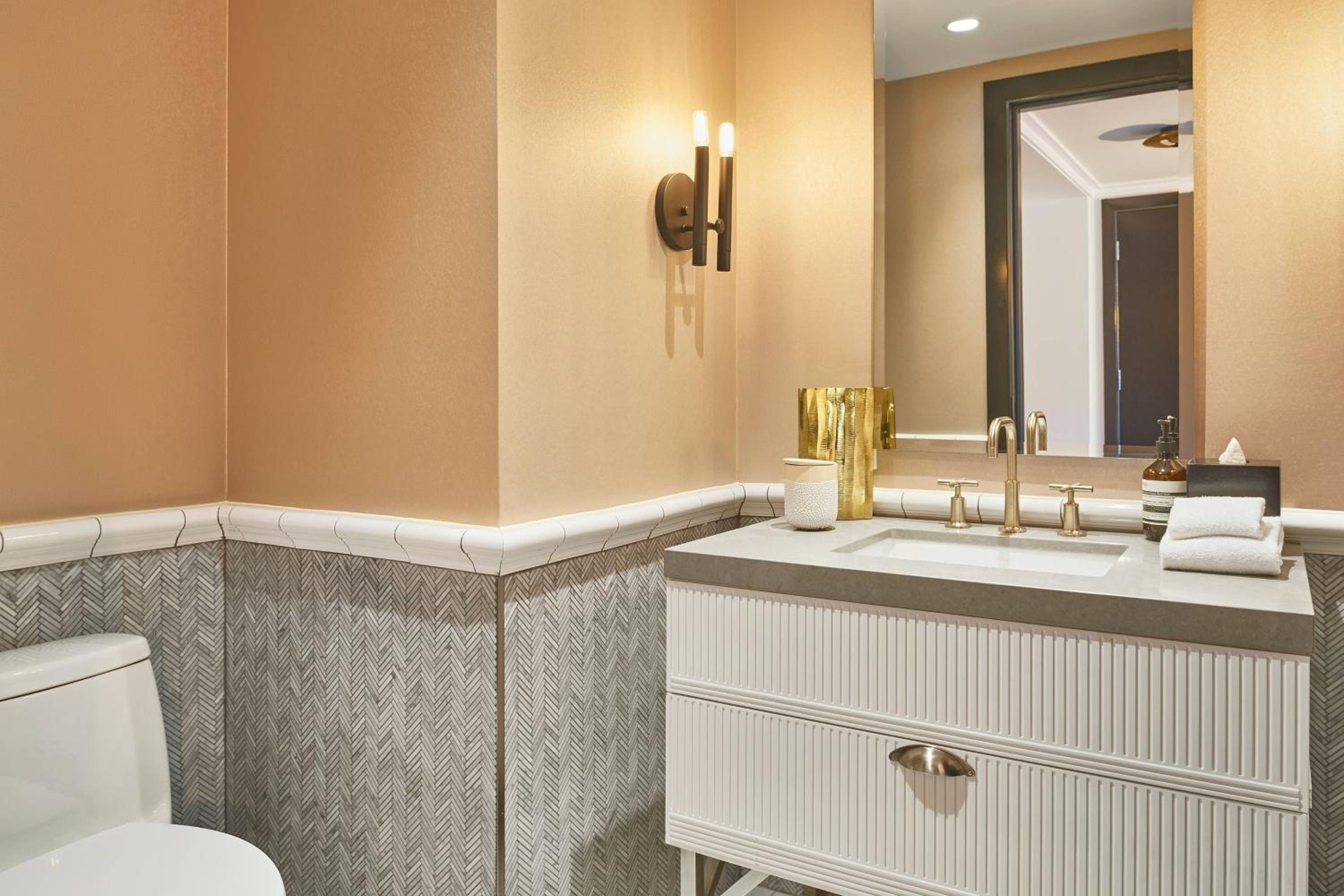 One-Bedroom Bi-level King Suite with Stadium View thumbnail 6