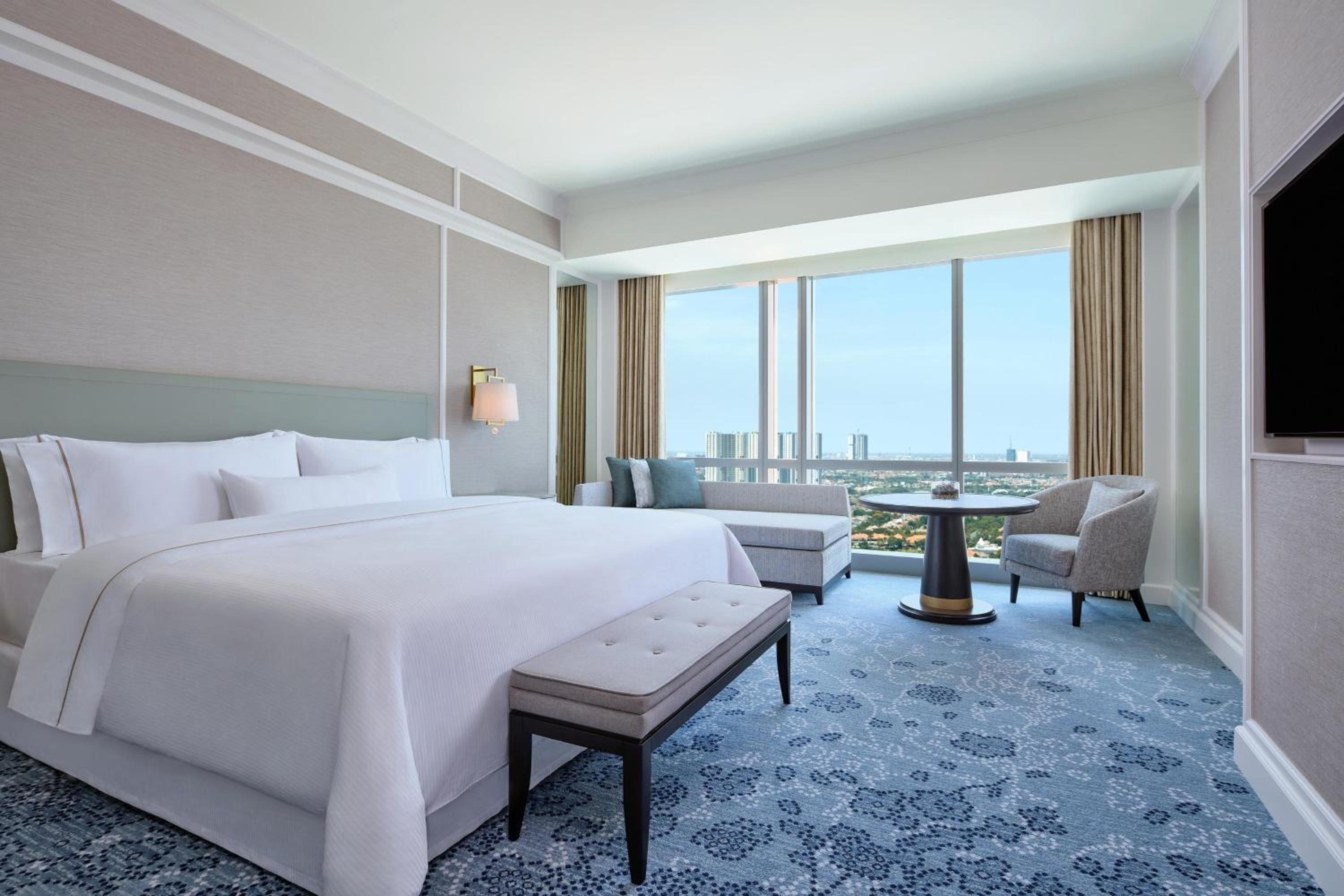 Westin Club, Club lounge access, Guest room, 1 King - Photo 2