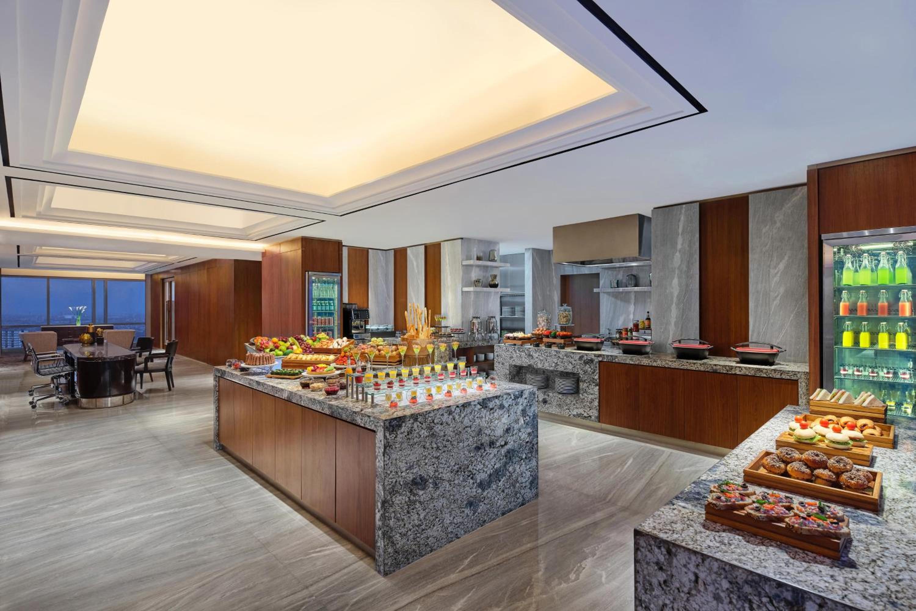Westin Club, Club lounge access, Guest room, 1 King - Photo 8