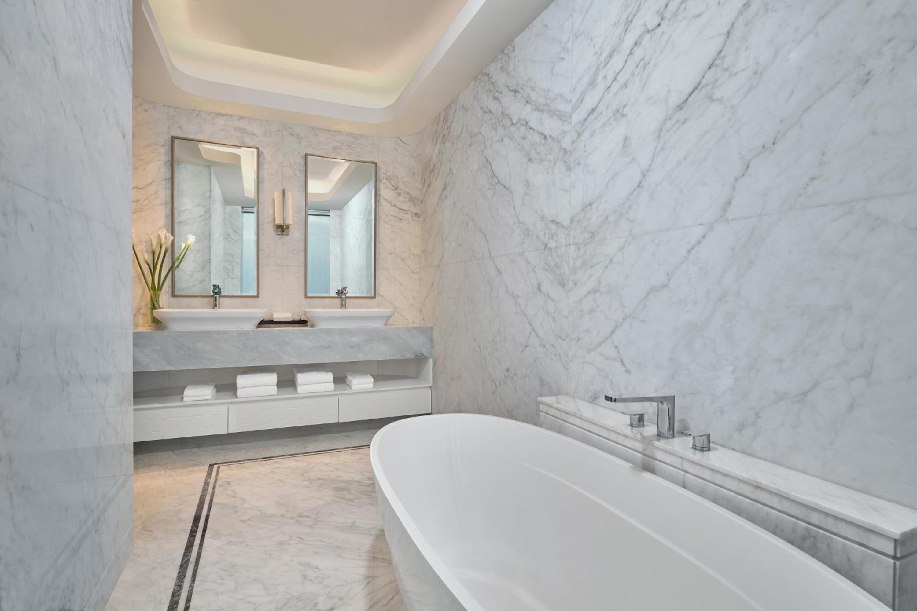 Westin Grand Suite, Club lounge access, Suite, 1 King - Photo 5