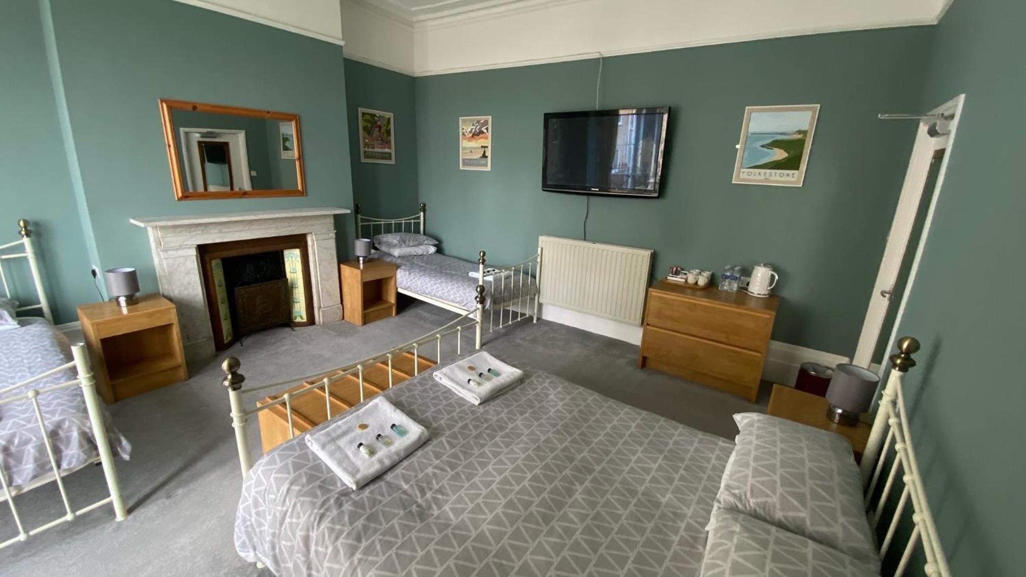 Standard Family Room - Photo 7