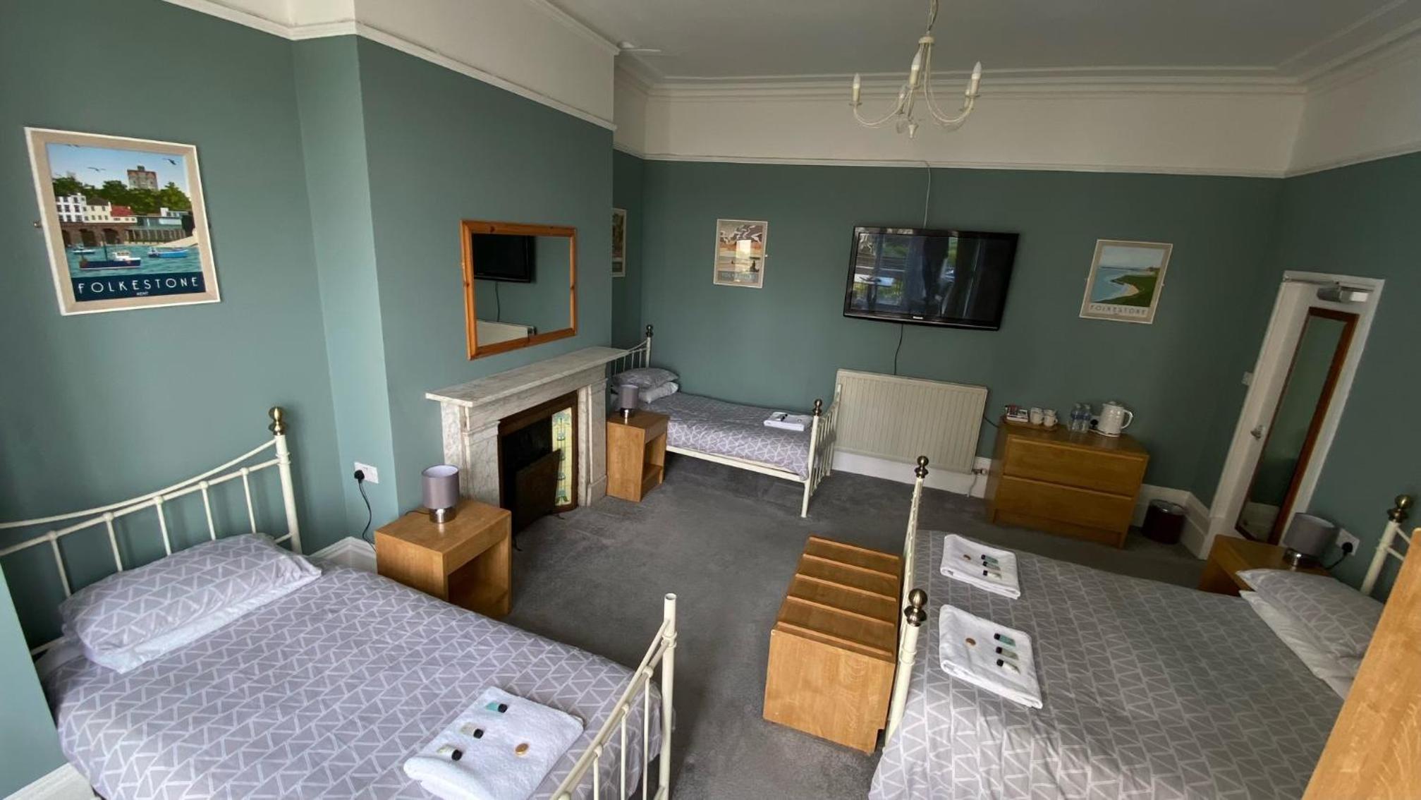 Standard Family Room - Photo 9