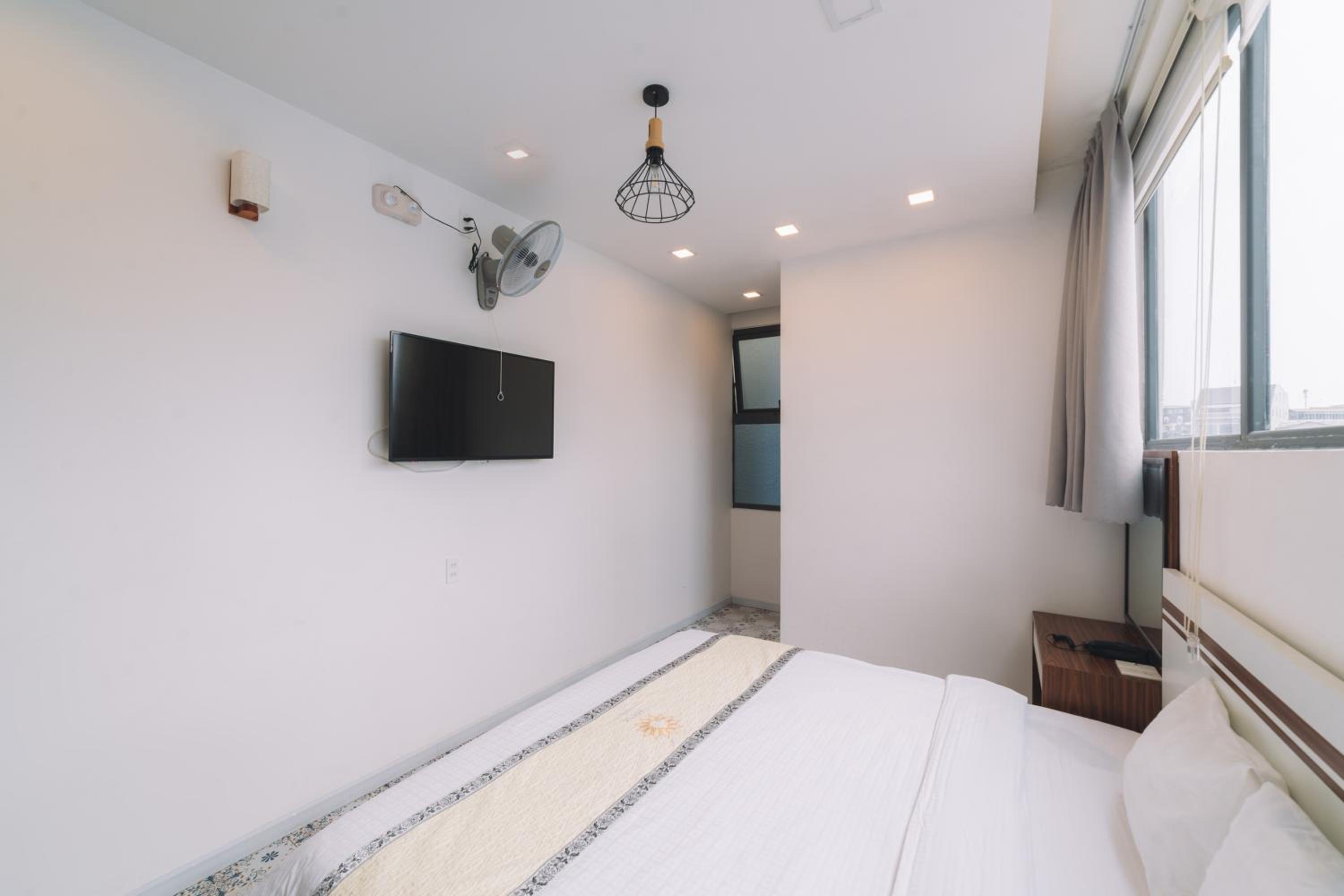 Deluxe Double Room - Photo 21