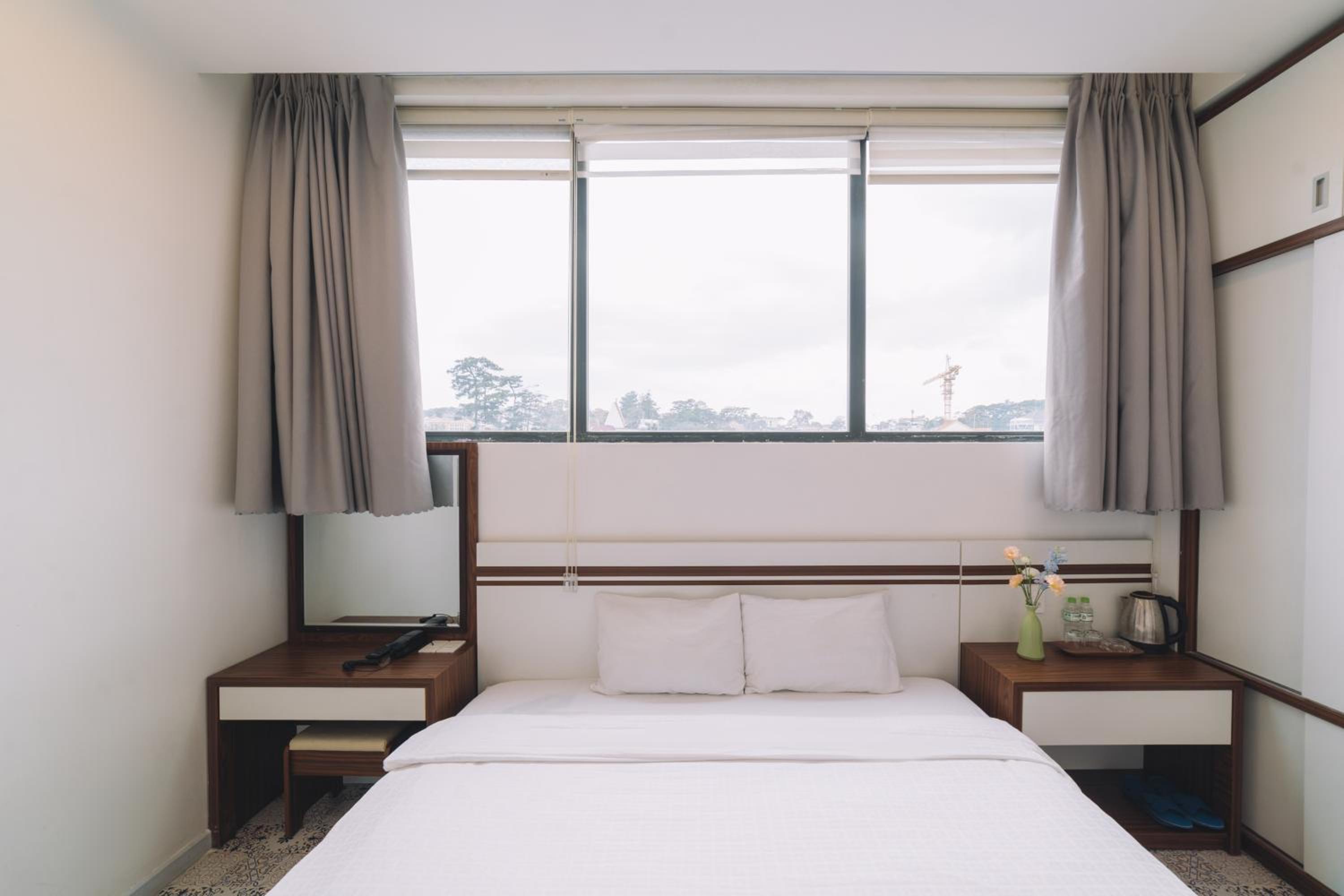 Deluxe Double Room - Photo 19