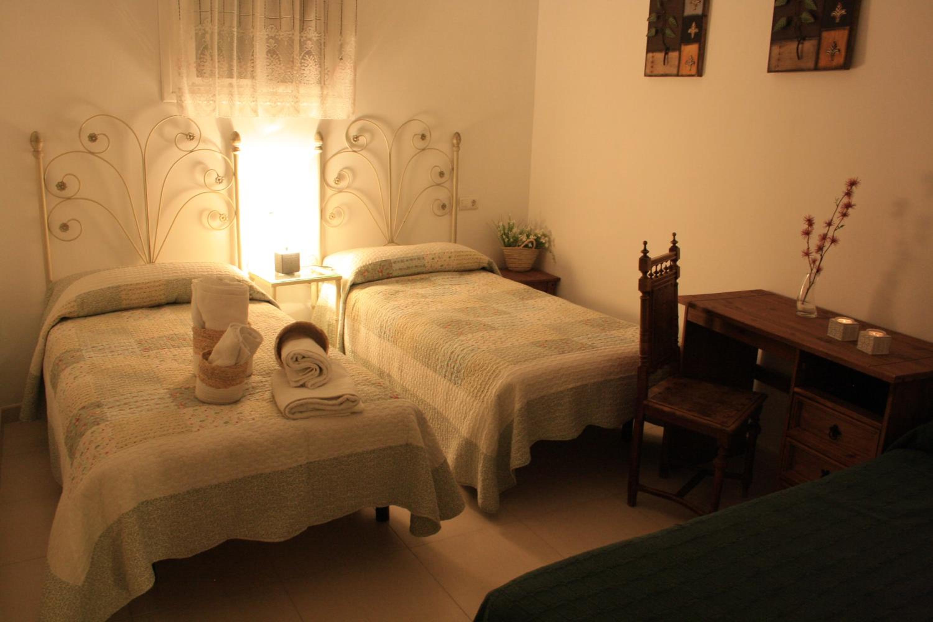 Family Double Room - Photo 4