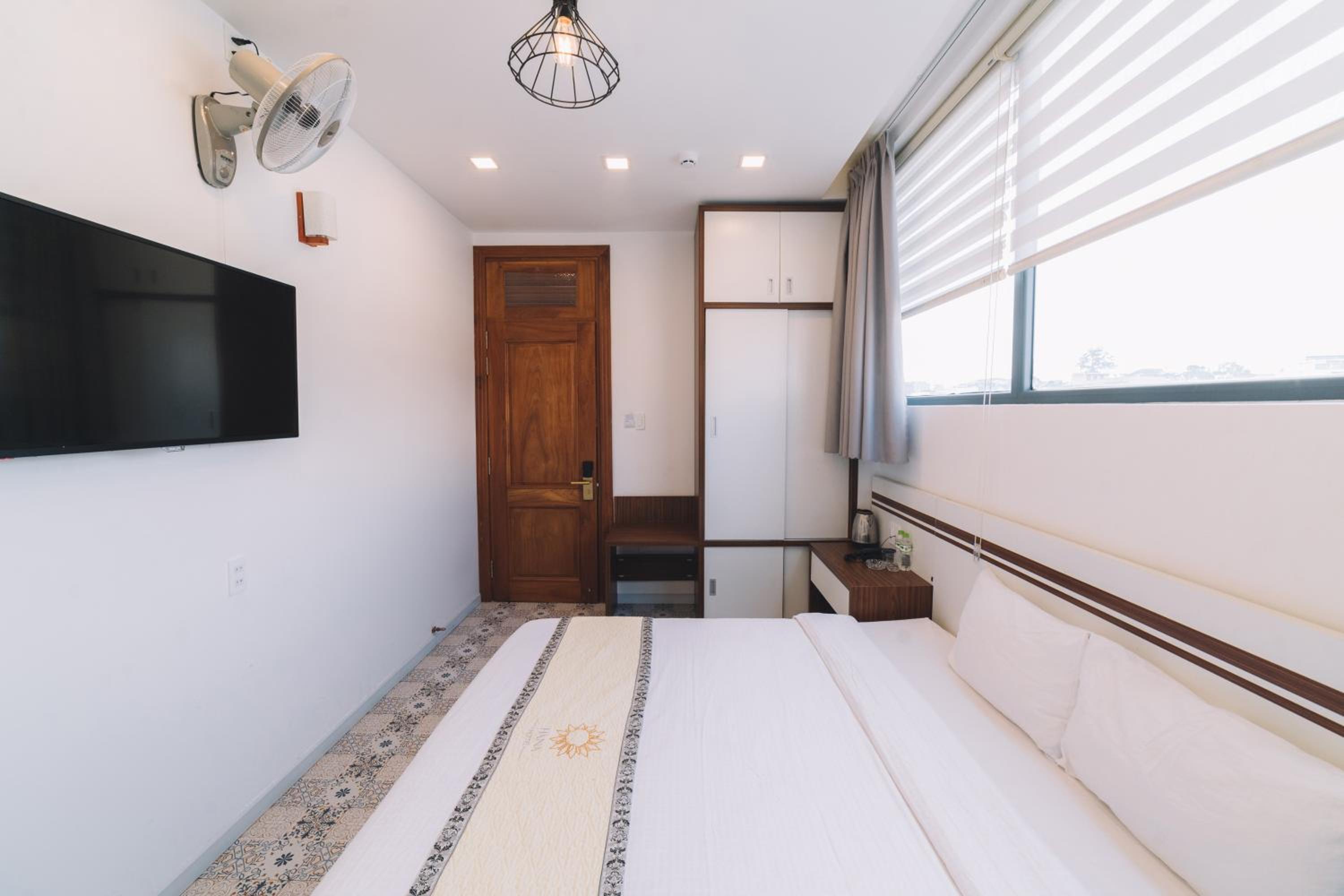 Deluxe Double Room - Photo 13