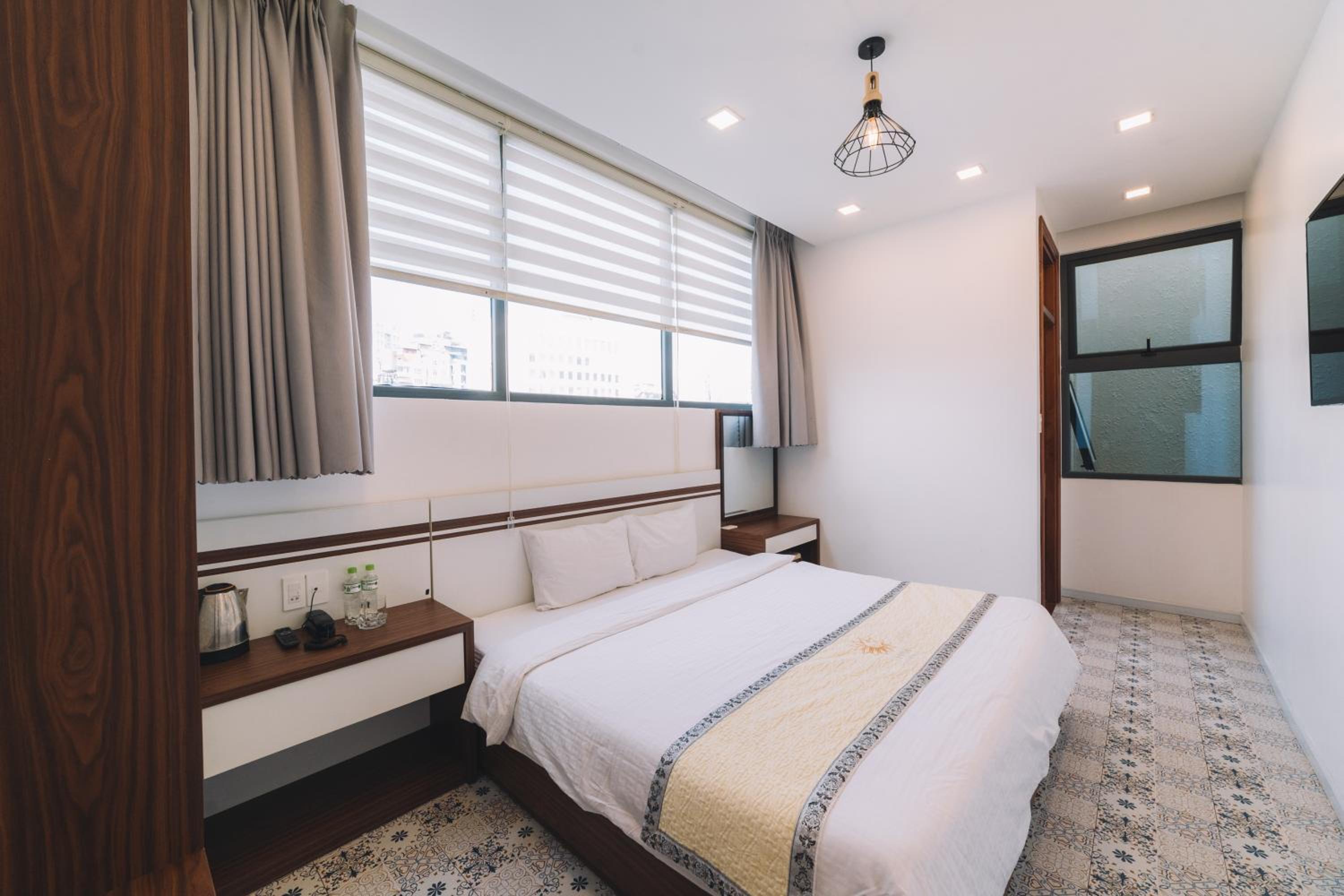 Deluxe Double Room - Photo 14