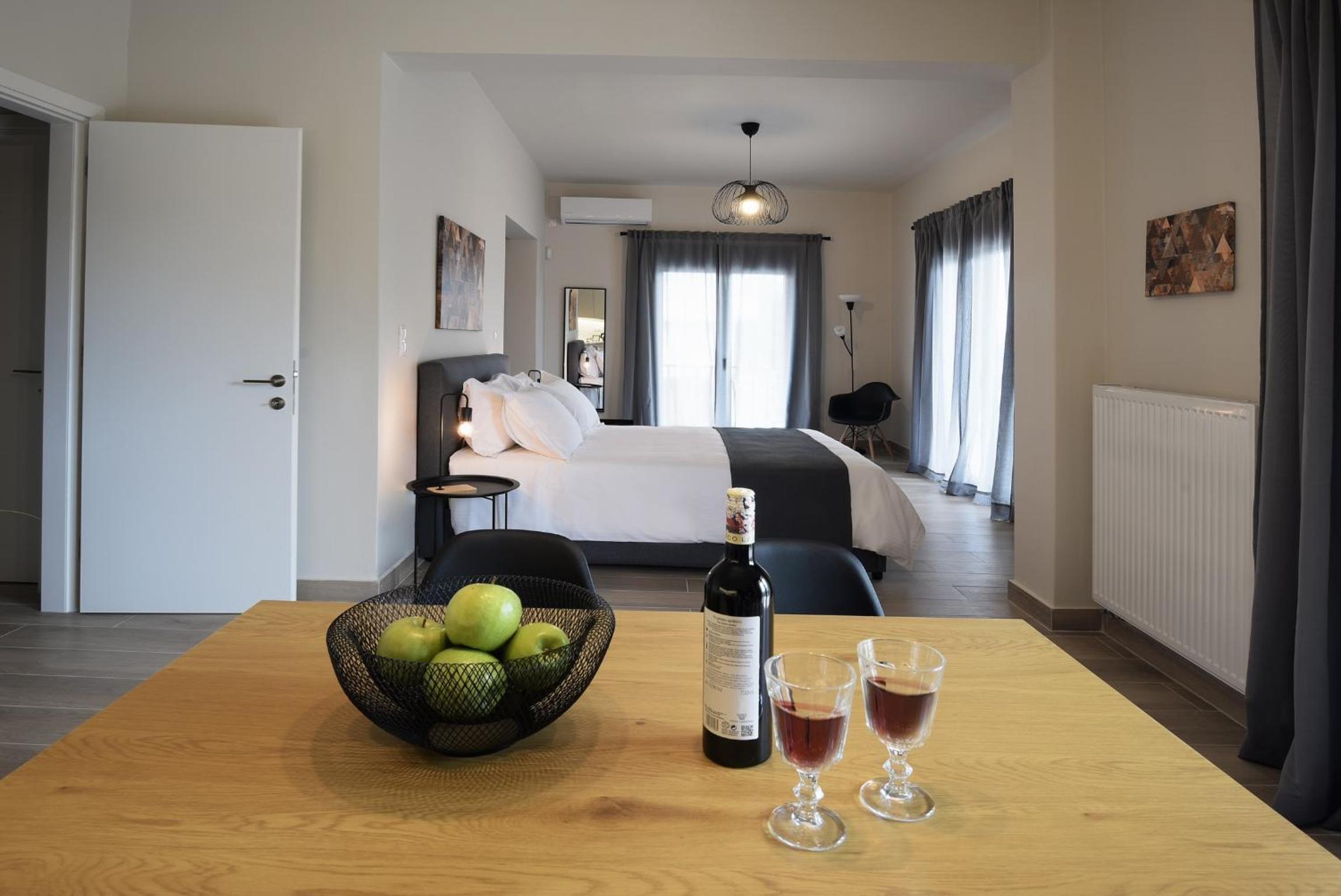 Deluxe King Room - Photo 10
