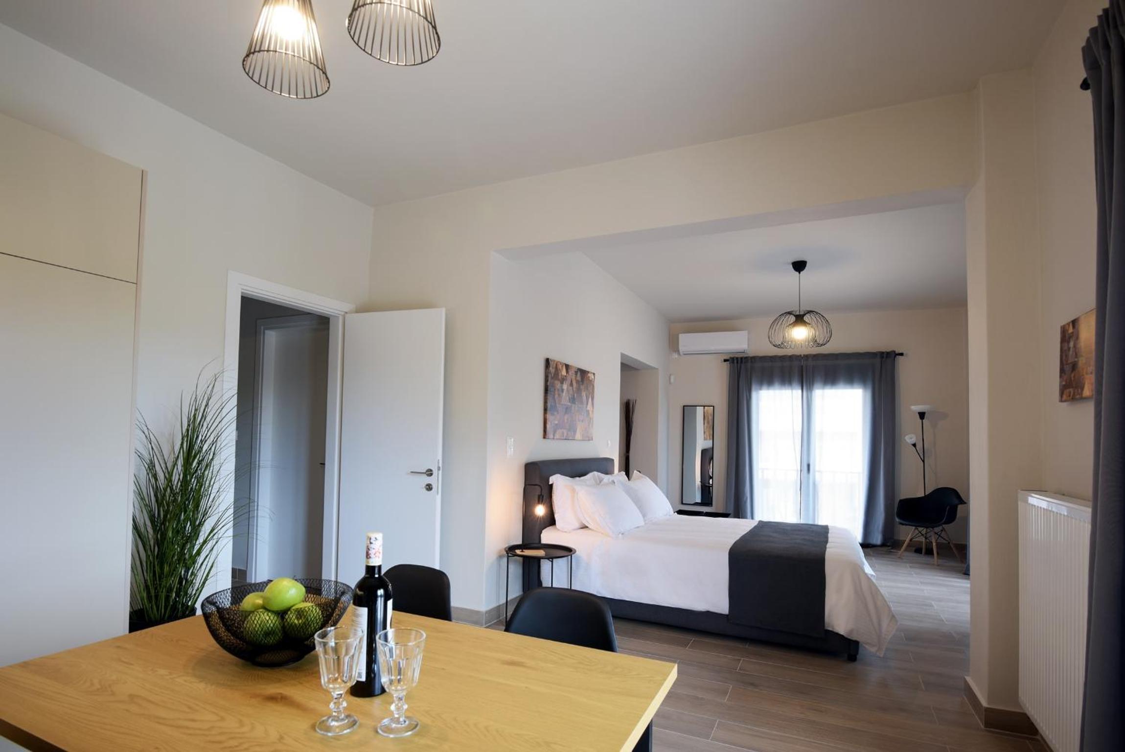 Deluxe King Room - Photo 2