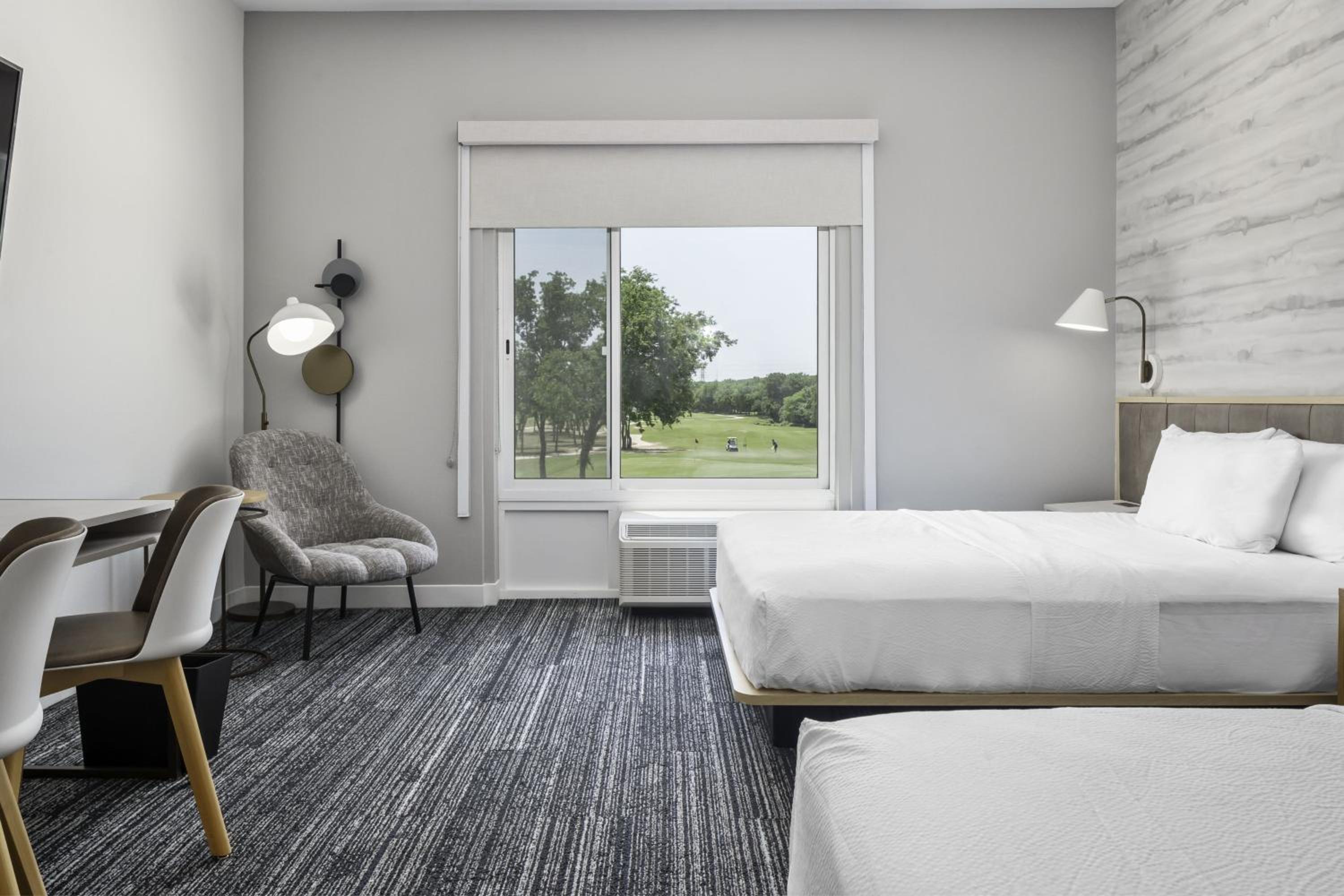 Large Studio with Two Queen Beds and Golf View - Photo 5