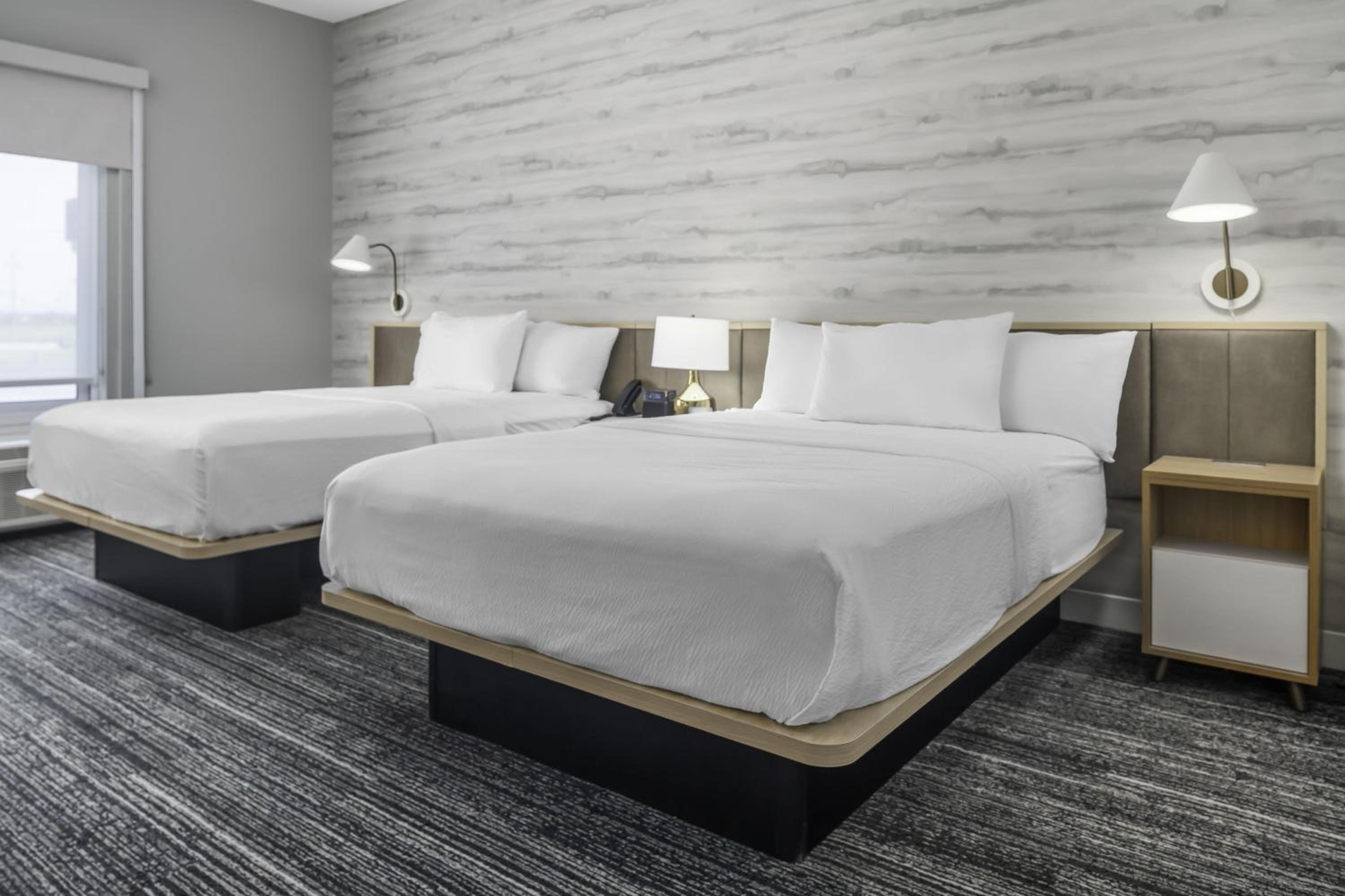 Large Studio with Two Queen Beds - Photo 4