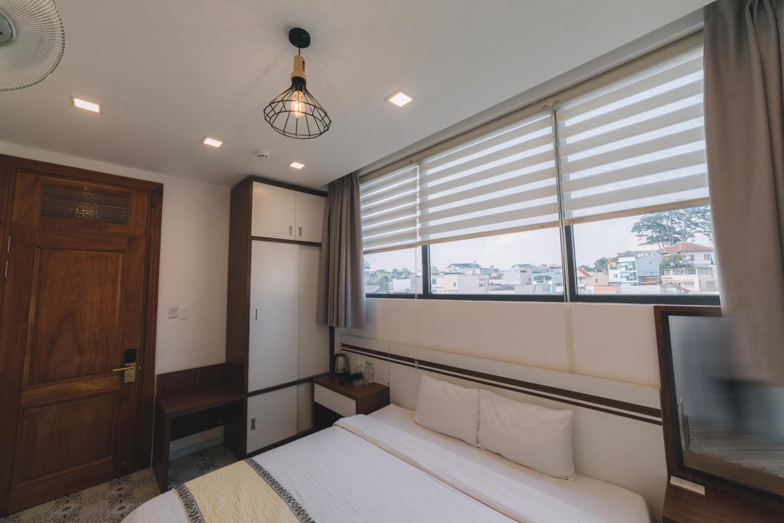 Deluxe Double Room - Photo 12