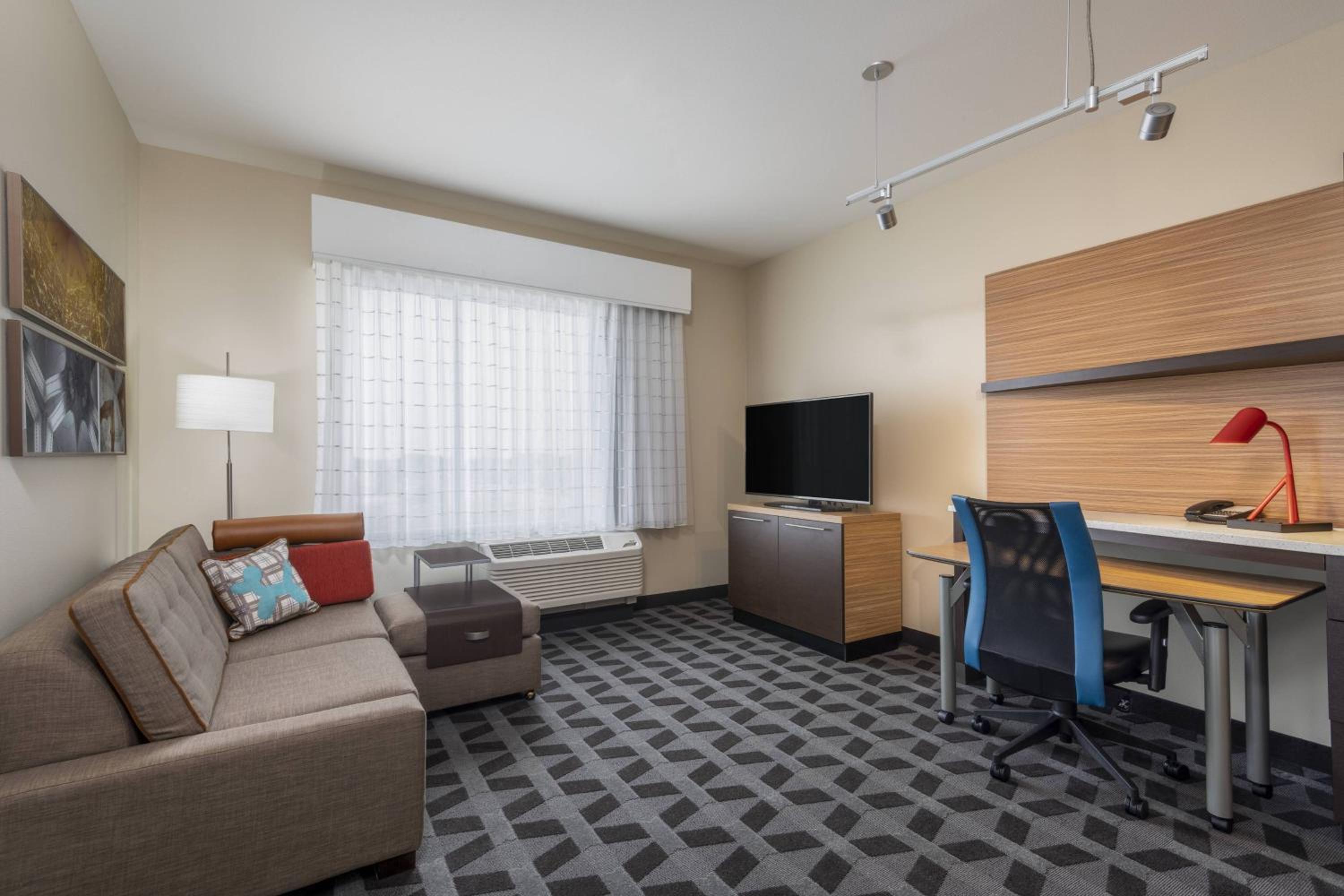 1 Bedroom Suite, 1 Queen, Sofa bed - Photo 1