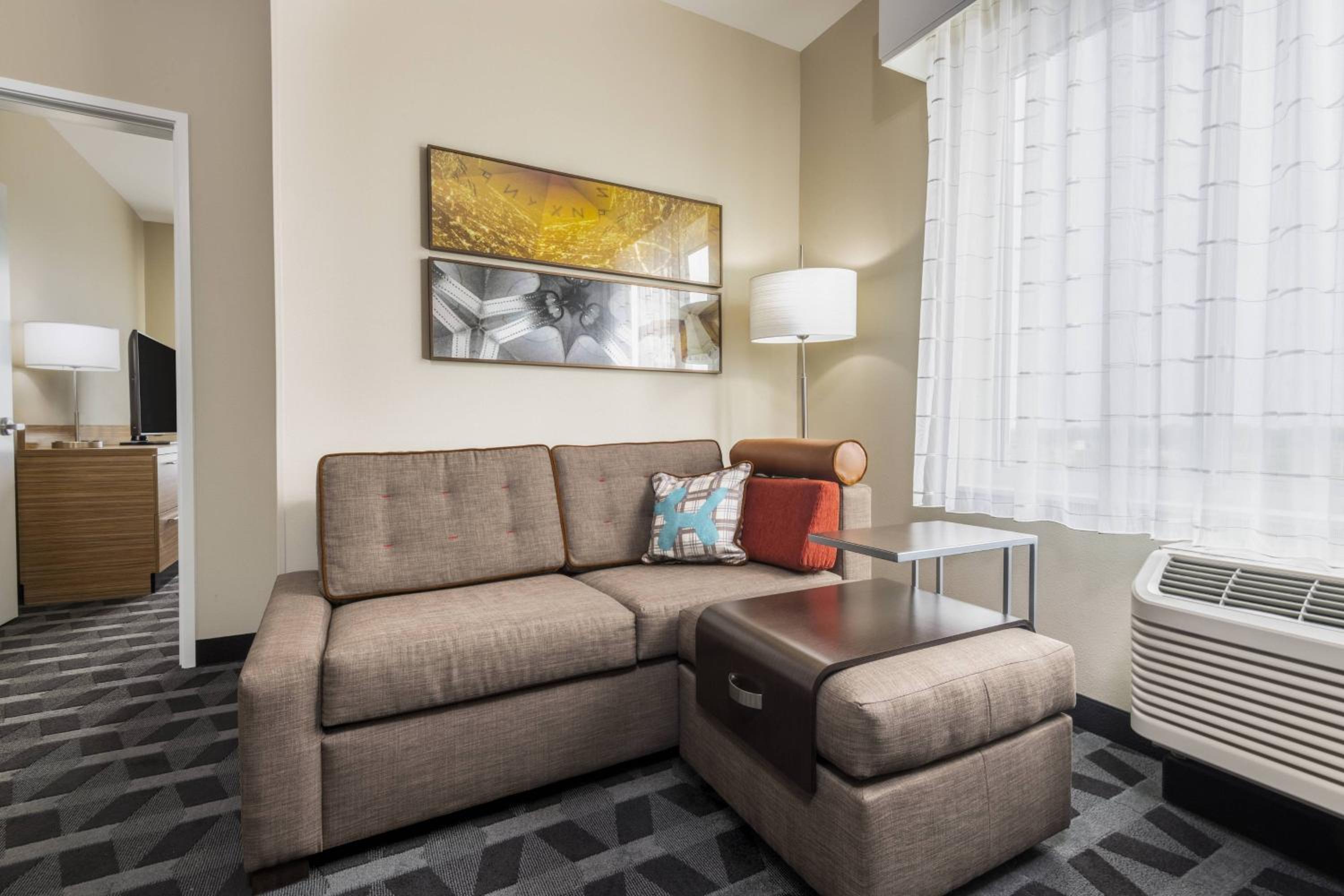 1 Bedroom Suite, 1 Queen, Sofa bed - Photo 3