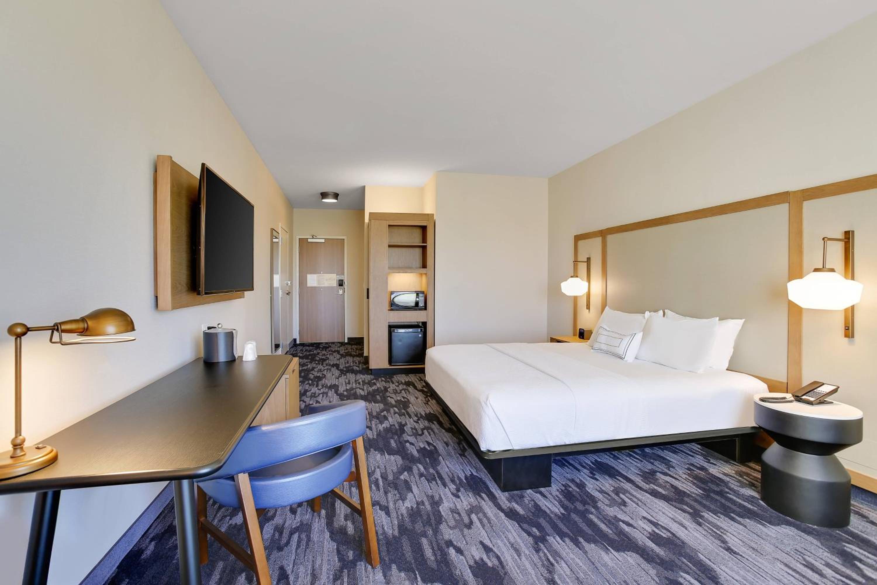 Guest Room, 1 King - Photo 1