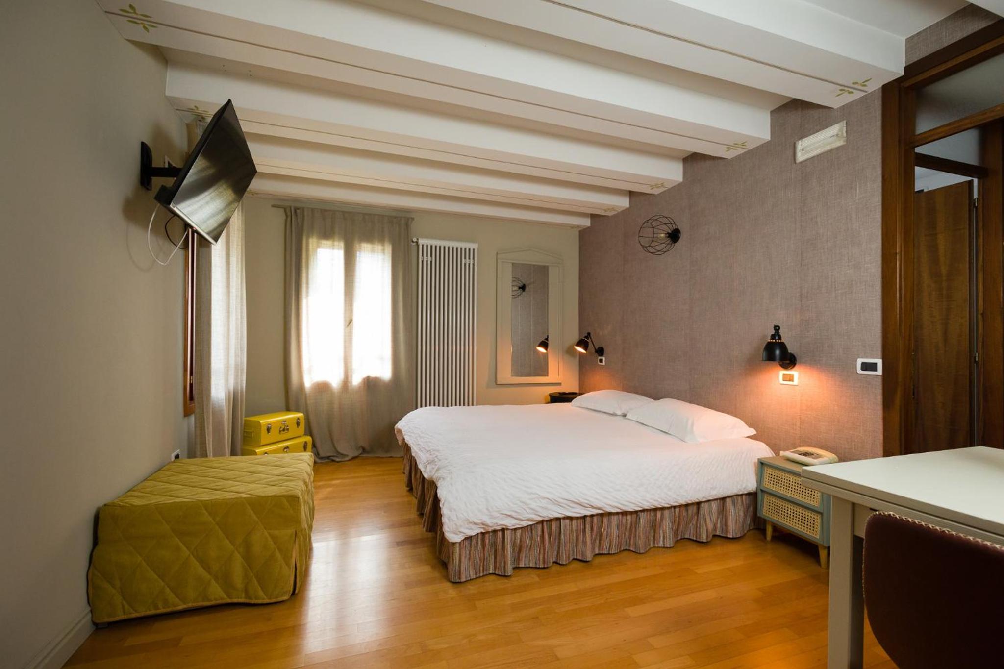 Single Room With Private Bathroom photo 1