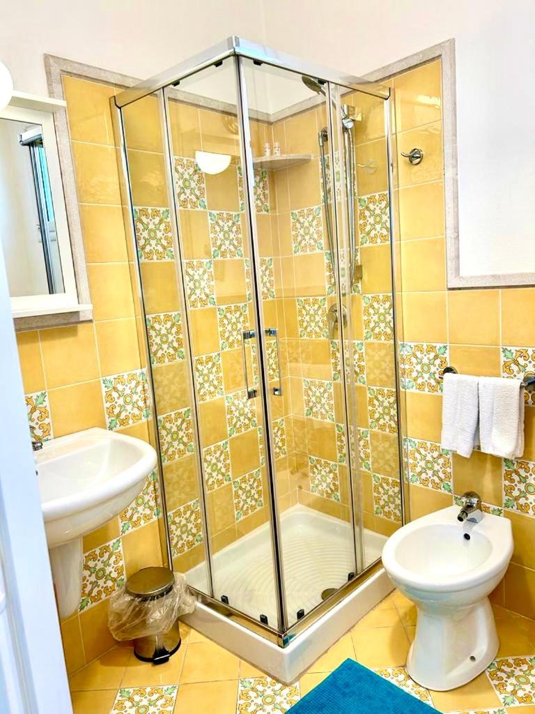 Deluxe Room - Photo 12