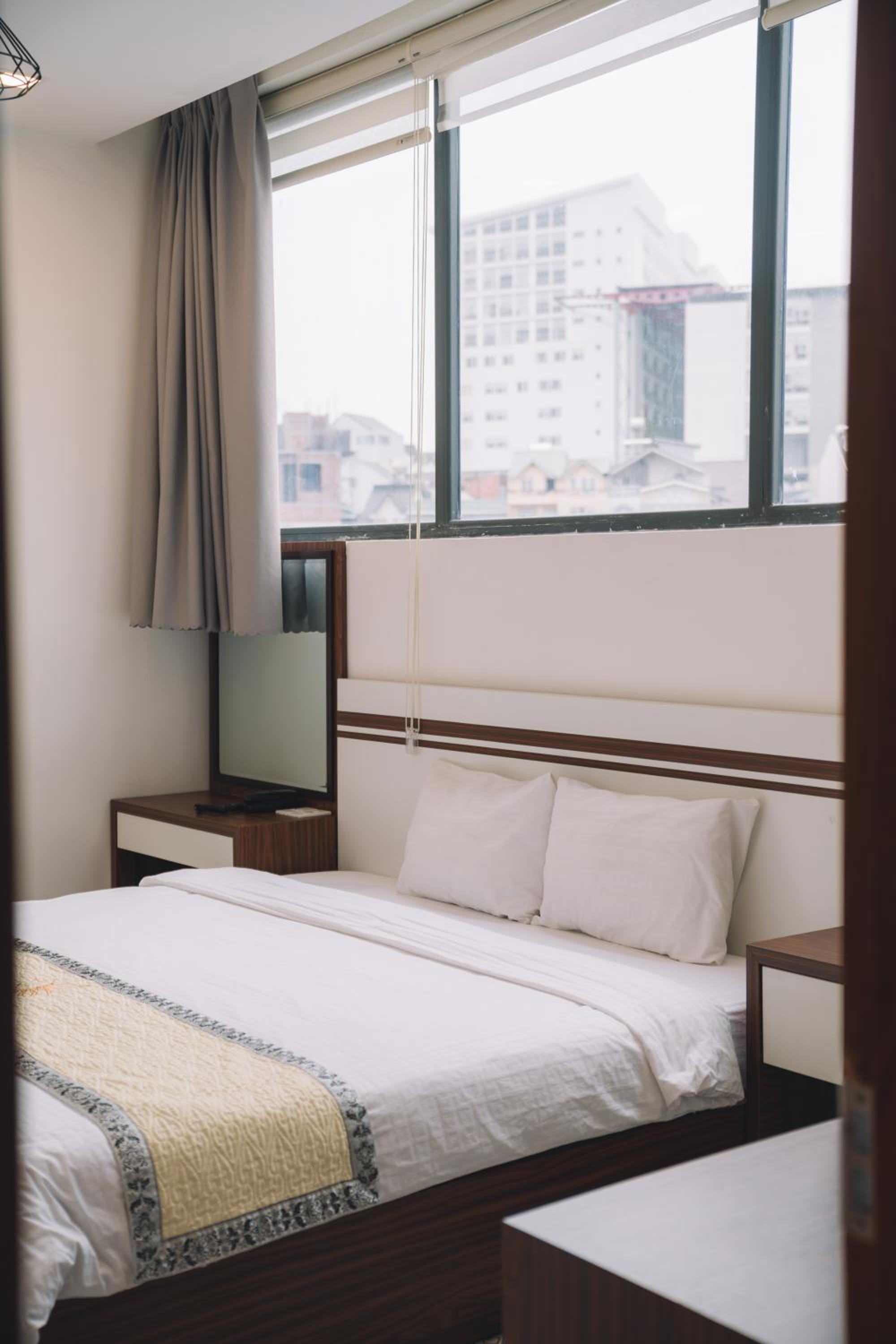 Deluxe Double Room with Balcony - Photo 22