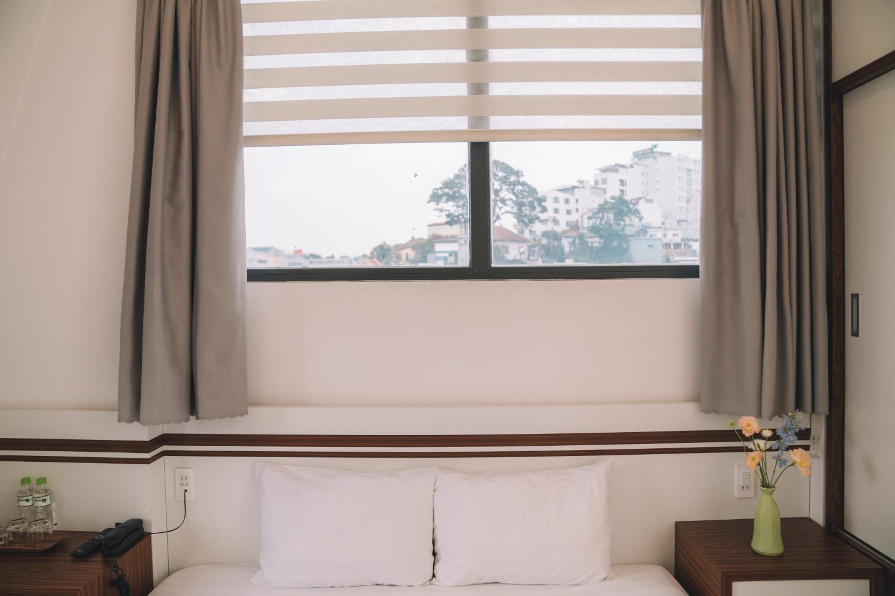 Deluxe Double Room with Balcony - Photo 21